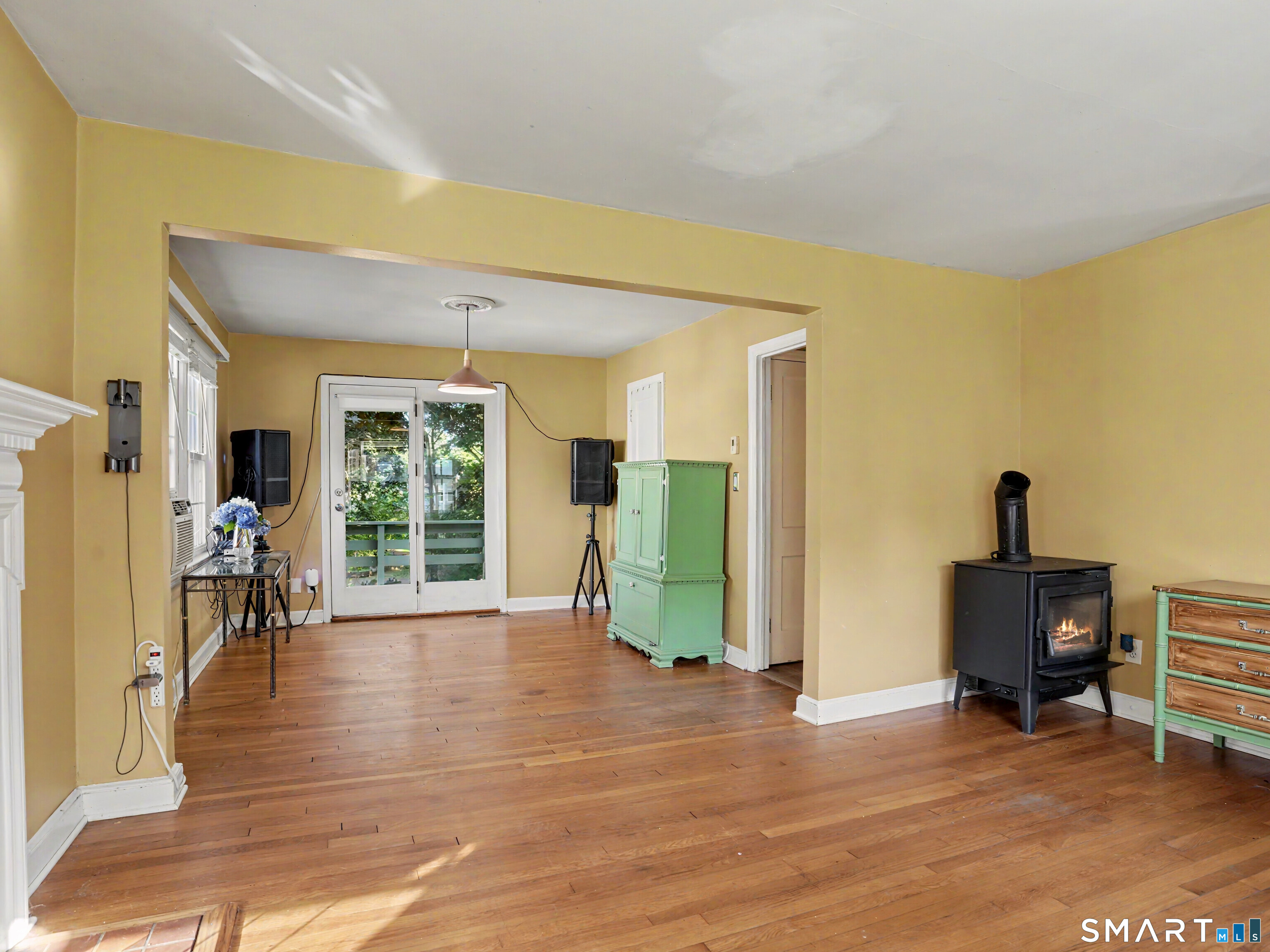 Photo 4 of Single family home for sale at 555 Lakeside Dr, Bridgeport, CT 06606 | MLS# 24195044 | Listing updated on 2026-09-03