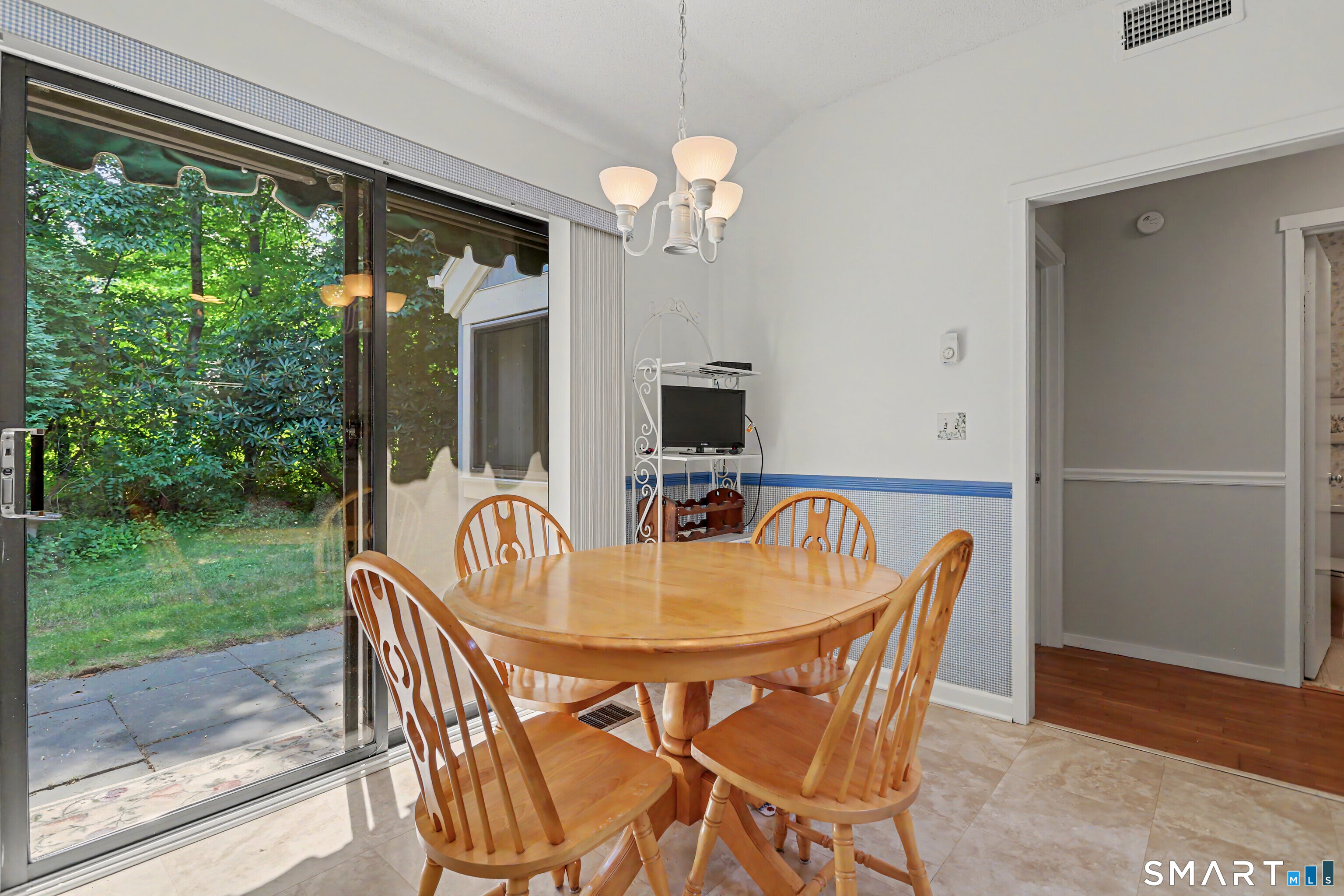 1003 Heritage Village  Unit #B photo 11