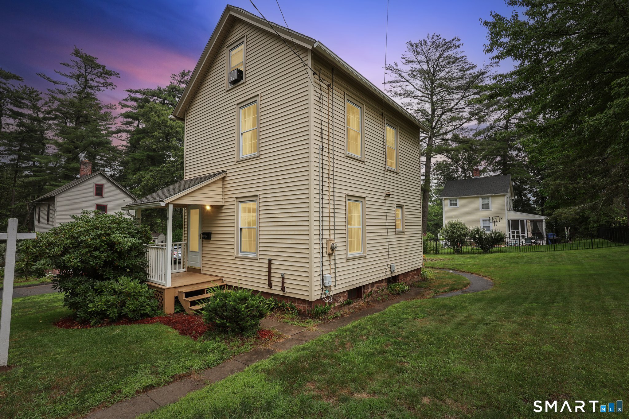 2nd image of 10 Middle Ln, Simsbury, CT 06070 | MLS# 24192623