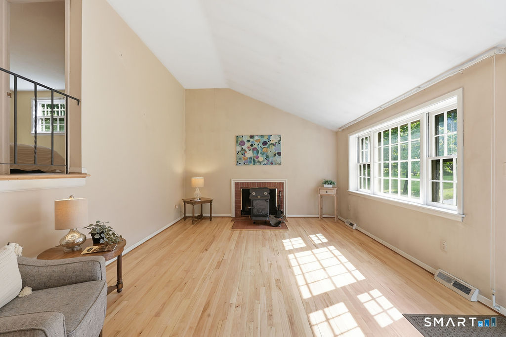 4th image of 8 Valley View Dr, Simsbury, CT 06089 | MLS# 24192087