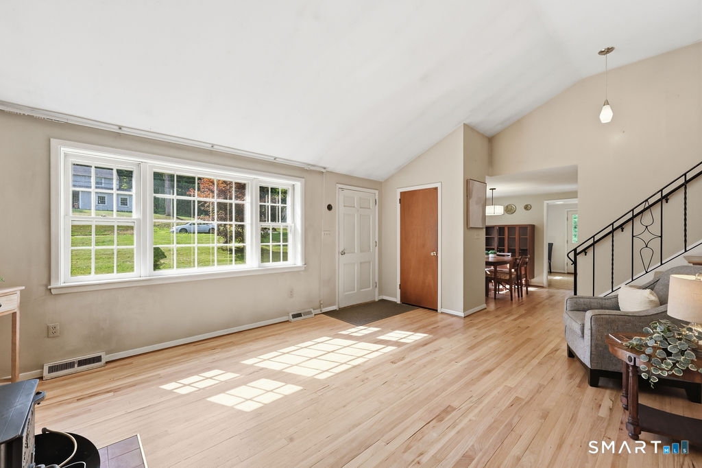 5th image of 8 Valley View Dr, Simsbury, CT 06089 | MLS# 24192087