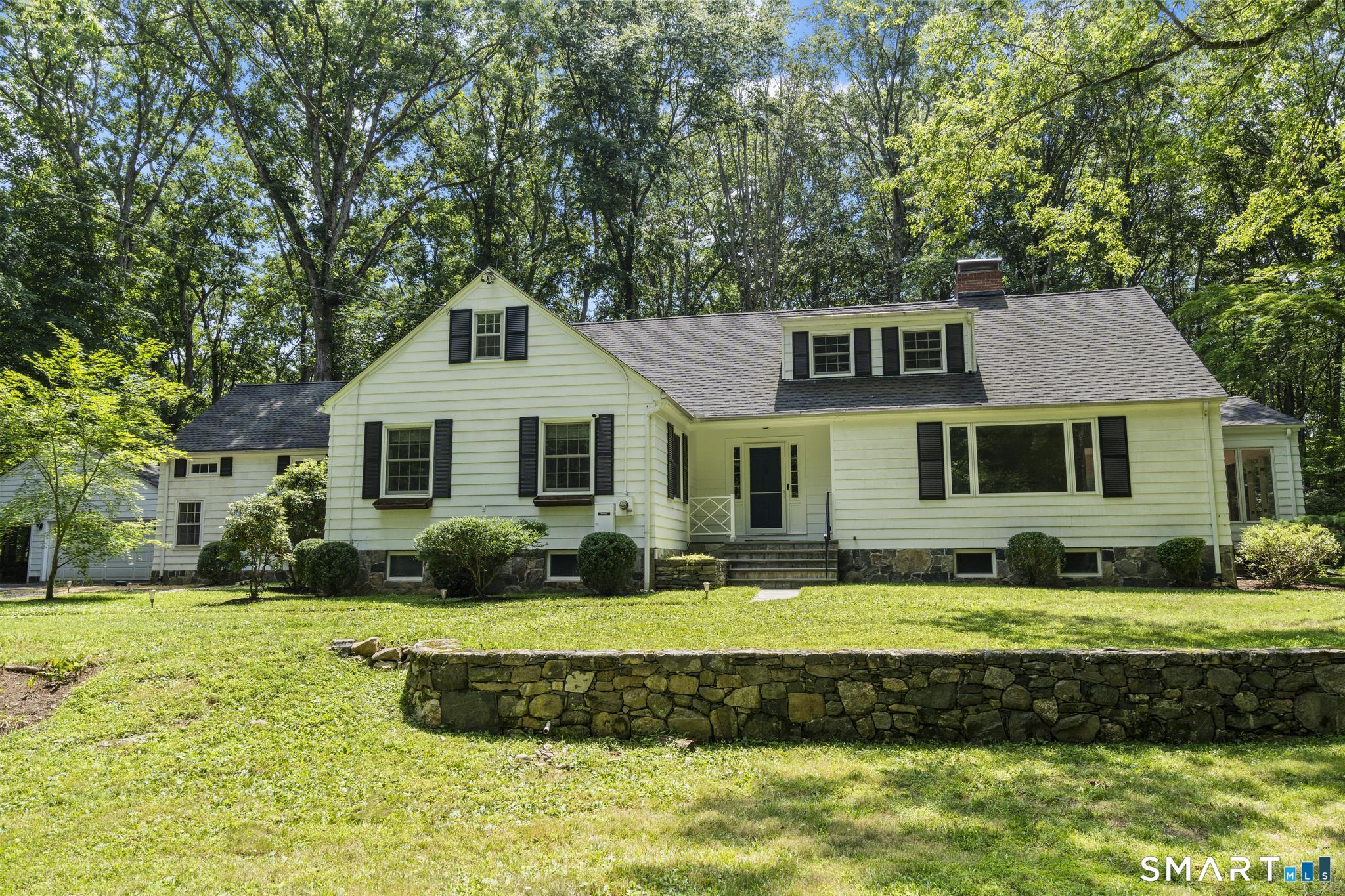 46 Fernwood Drive, Stamford, Connecticut photo 2