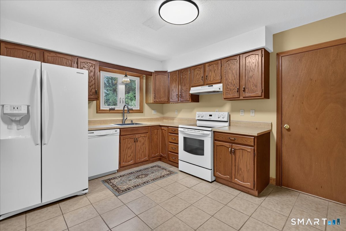 3rd image of 253 Carriage Dr #253, Southington, CT 06489 | MLS# 24195317