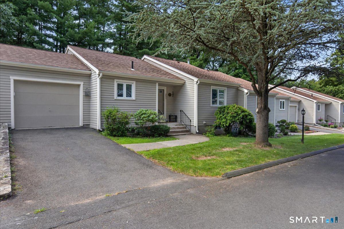 2nd image of 253 Carriage Dr #253, Southington, CT 06489 | MLS# 24195317