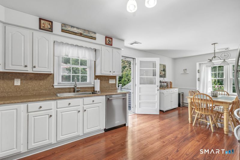 289 New England Road photo 8