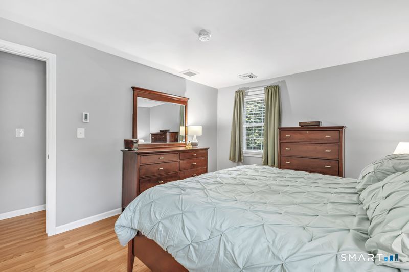 289 New England Road photo 10