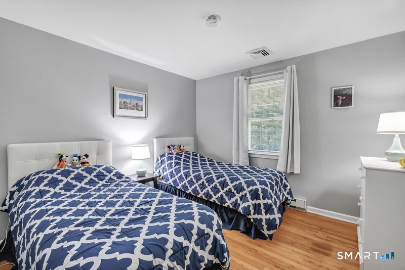 289 New England Road photo 12