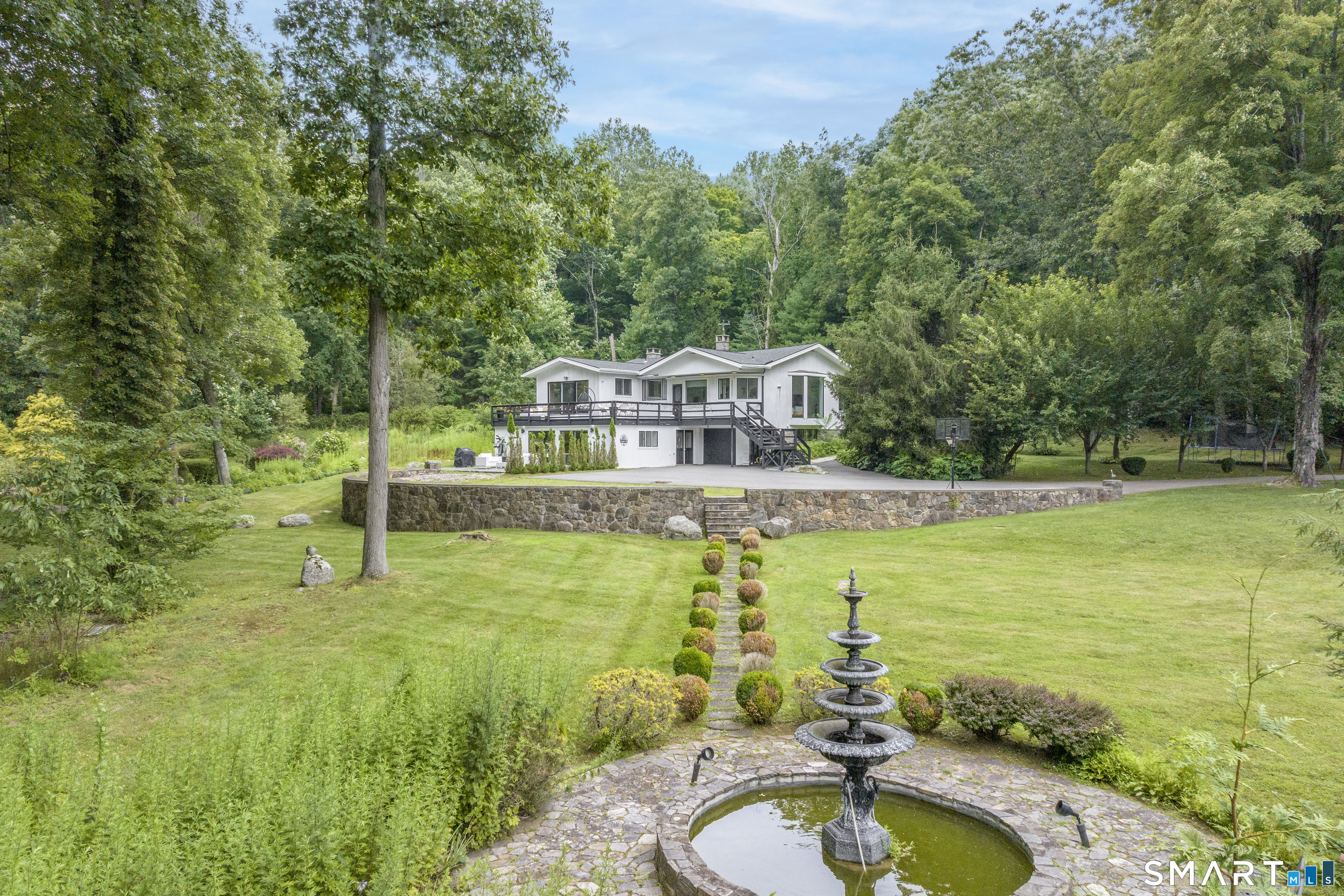 297 Oscaleta Road, Ridgefield, Connecticut 06877