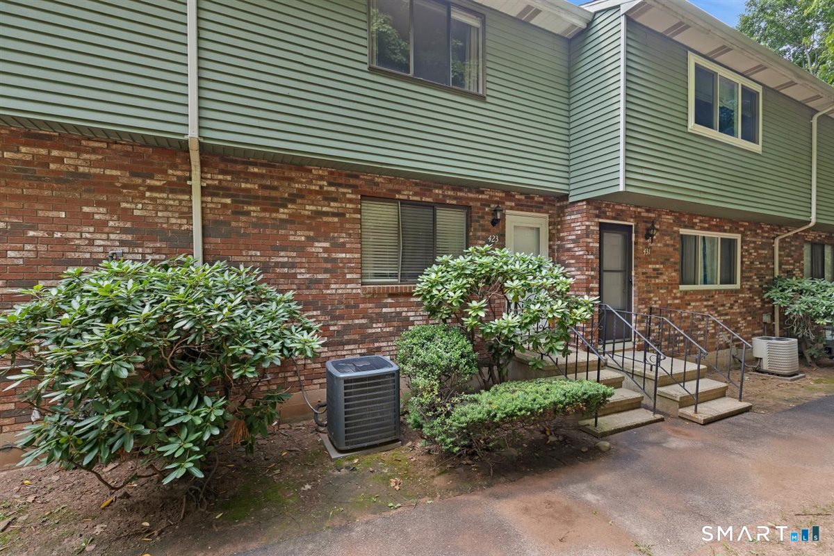 2nd image of 423 Churchill Dr #423, Newington, CT 06111 | MLS# 24195497