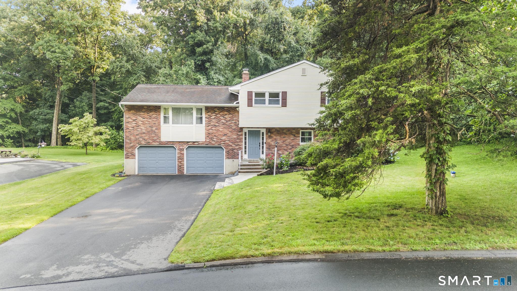 1185 Highview Terrace photo 2