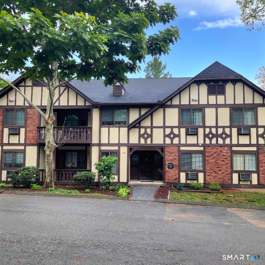 1st image of 5 Essex Ct, Brookfield, CT 06804 | MLS# 24173975