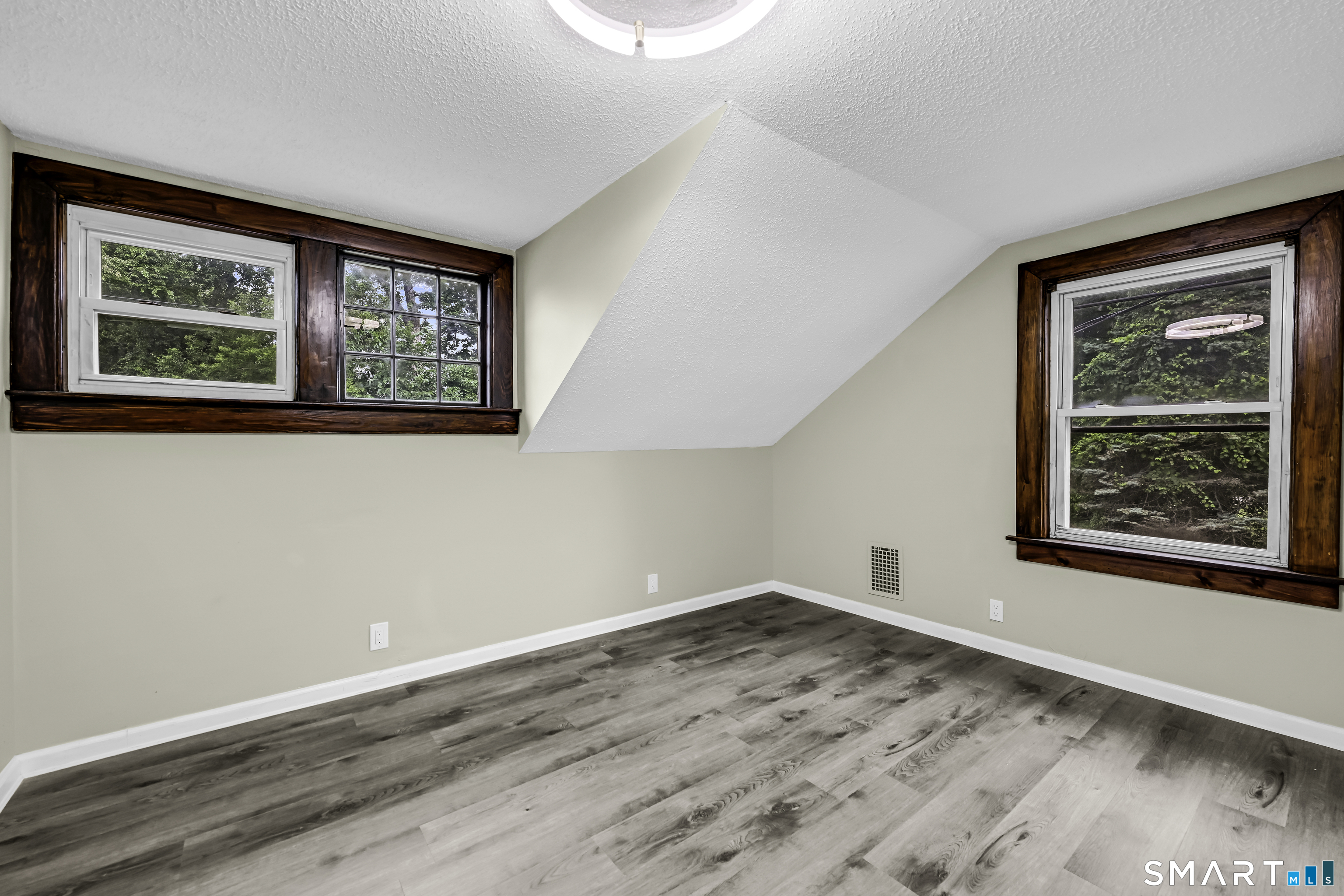 7 Maple Avenue photo 23