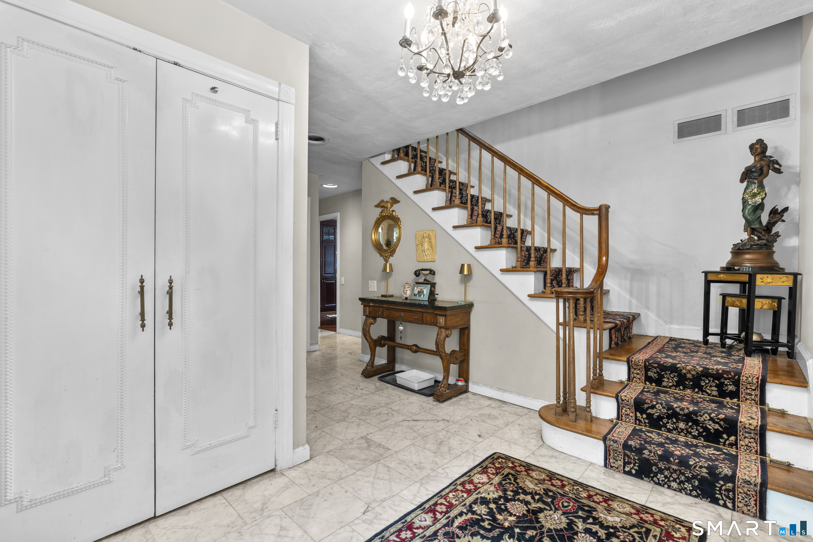 64 Round Hill Drive, Stamford, Connecticut photo 4