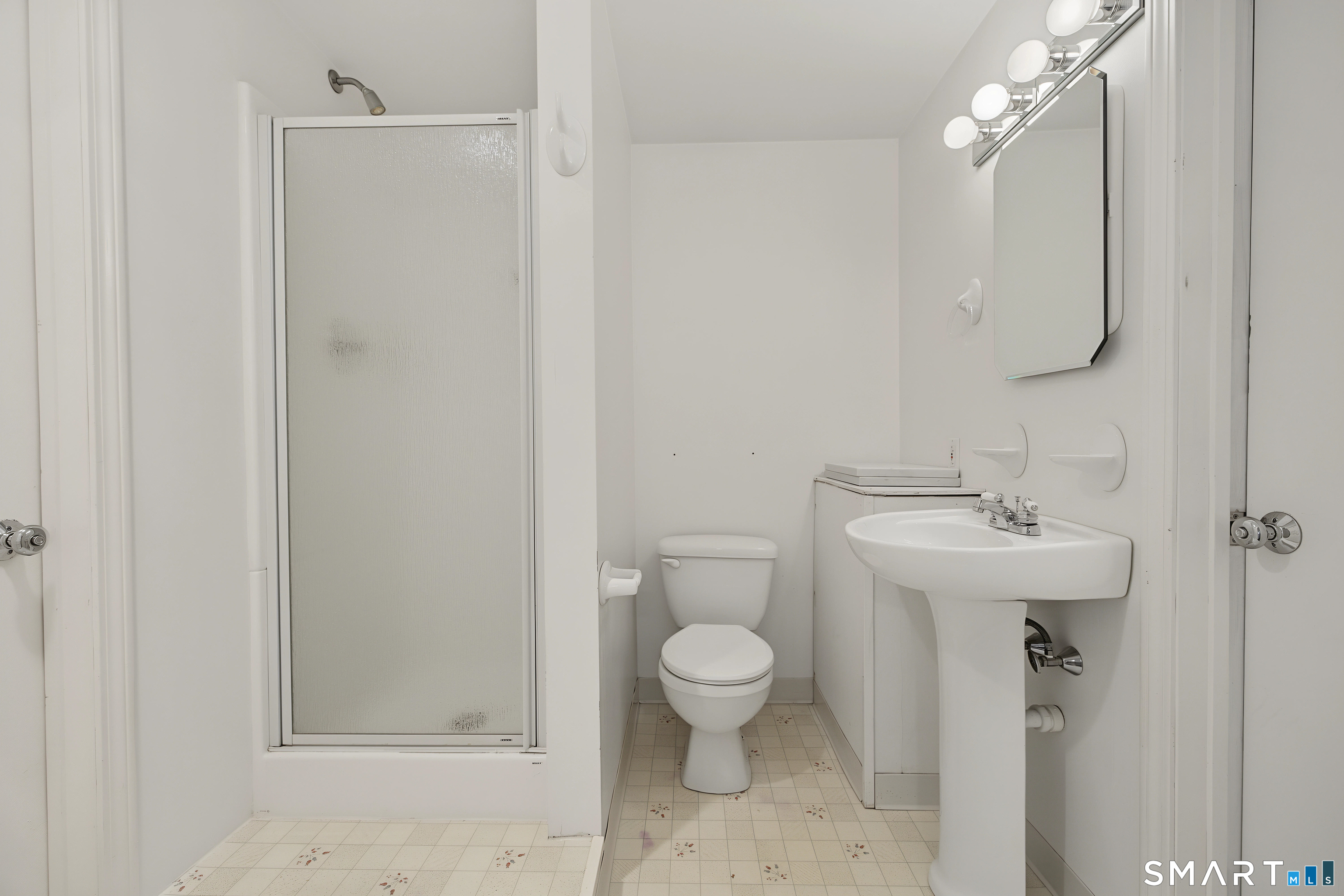 668 Glenbrook Road Unit #17 photo 32