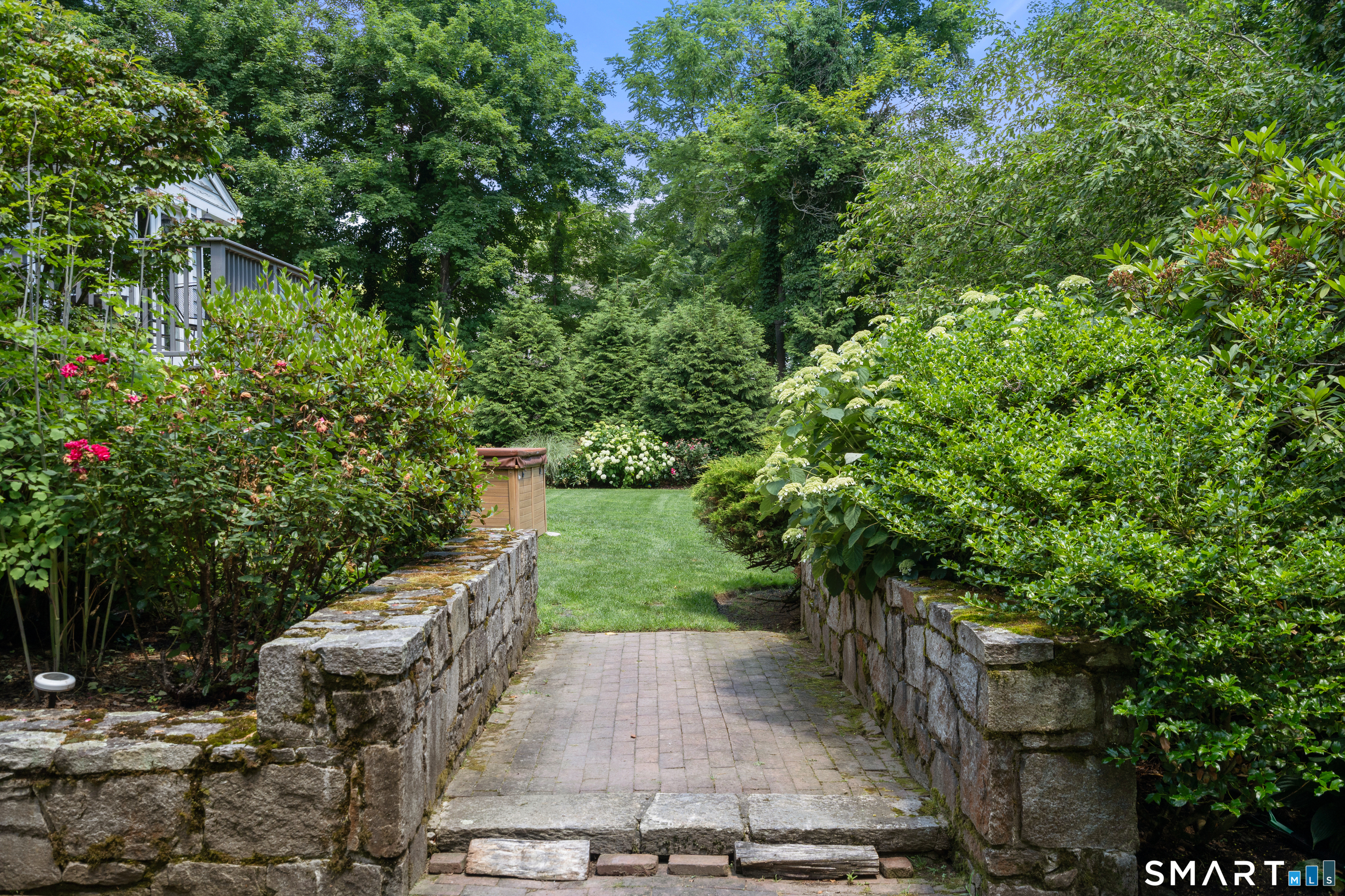 21 Hampton Lane photo 35