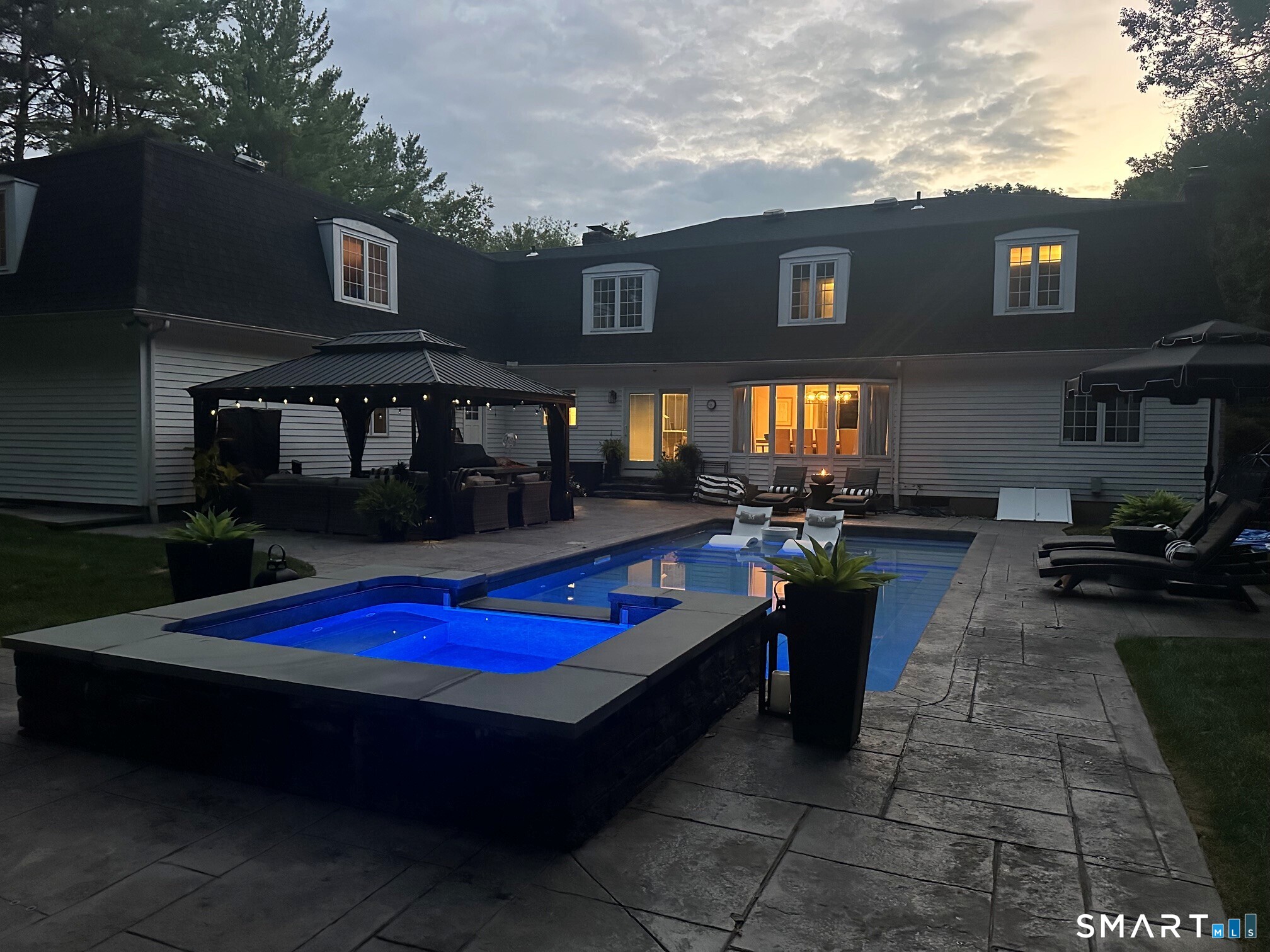 570 Riverside Drive photo 34