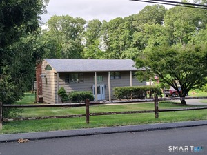 40 Huckleberry Hill, Brookfield