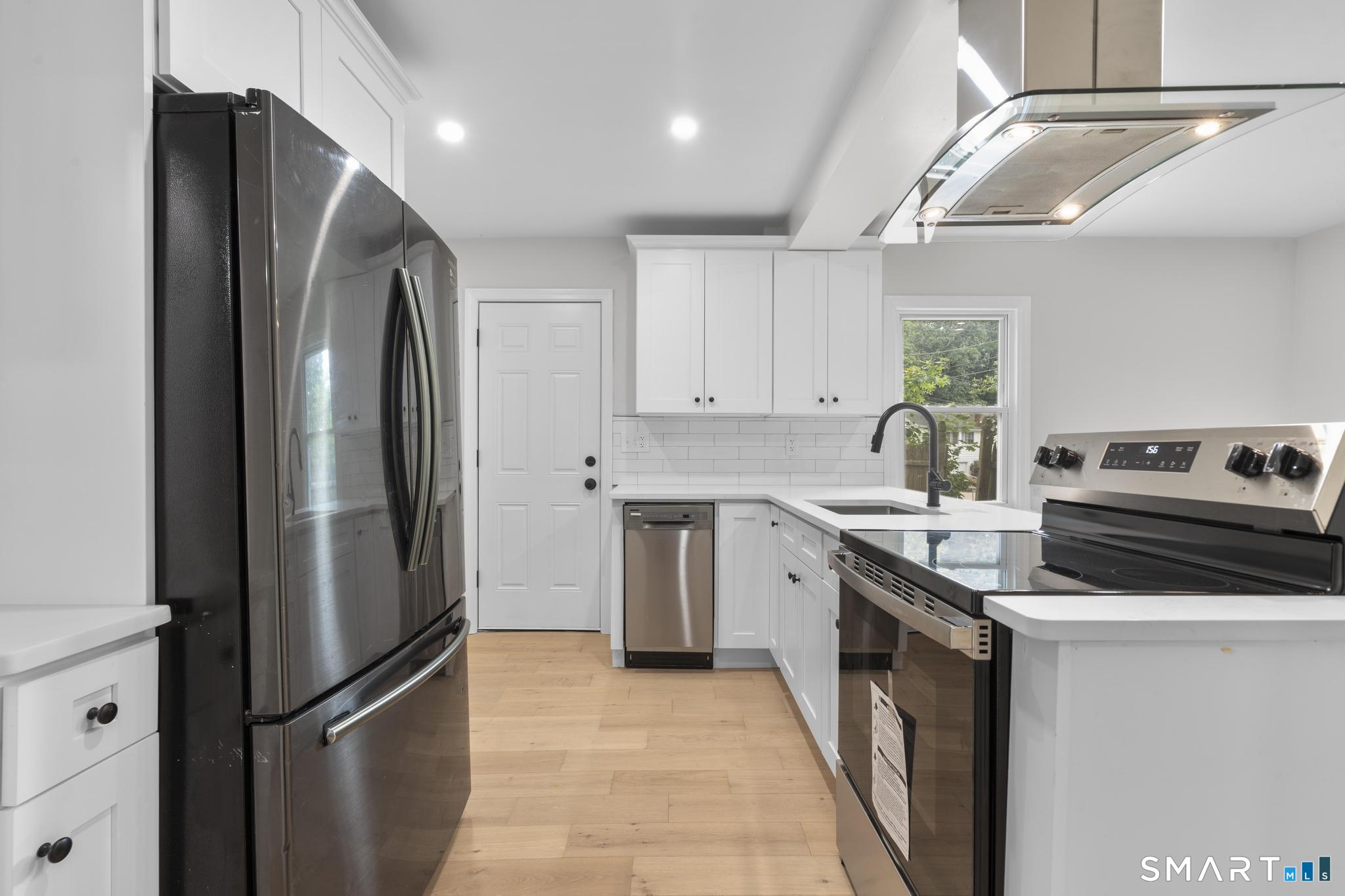 30 Barbara Avenue photo 9