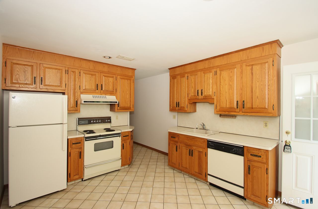 328 Saybrook Road photo 26