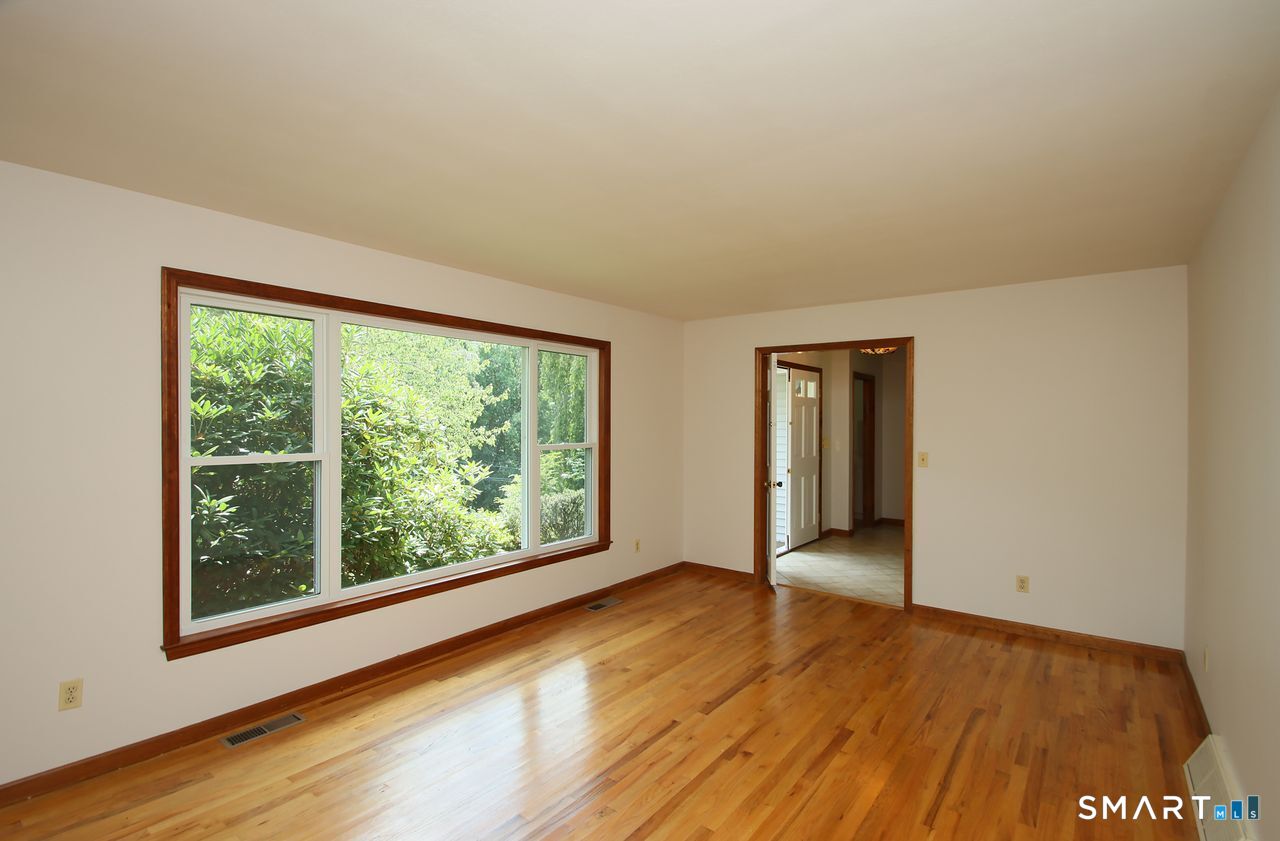 328 Saybrook Road photo 11