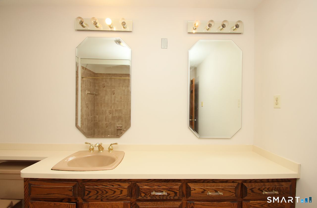 328 Saybrook Road photo 31