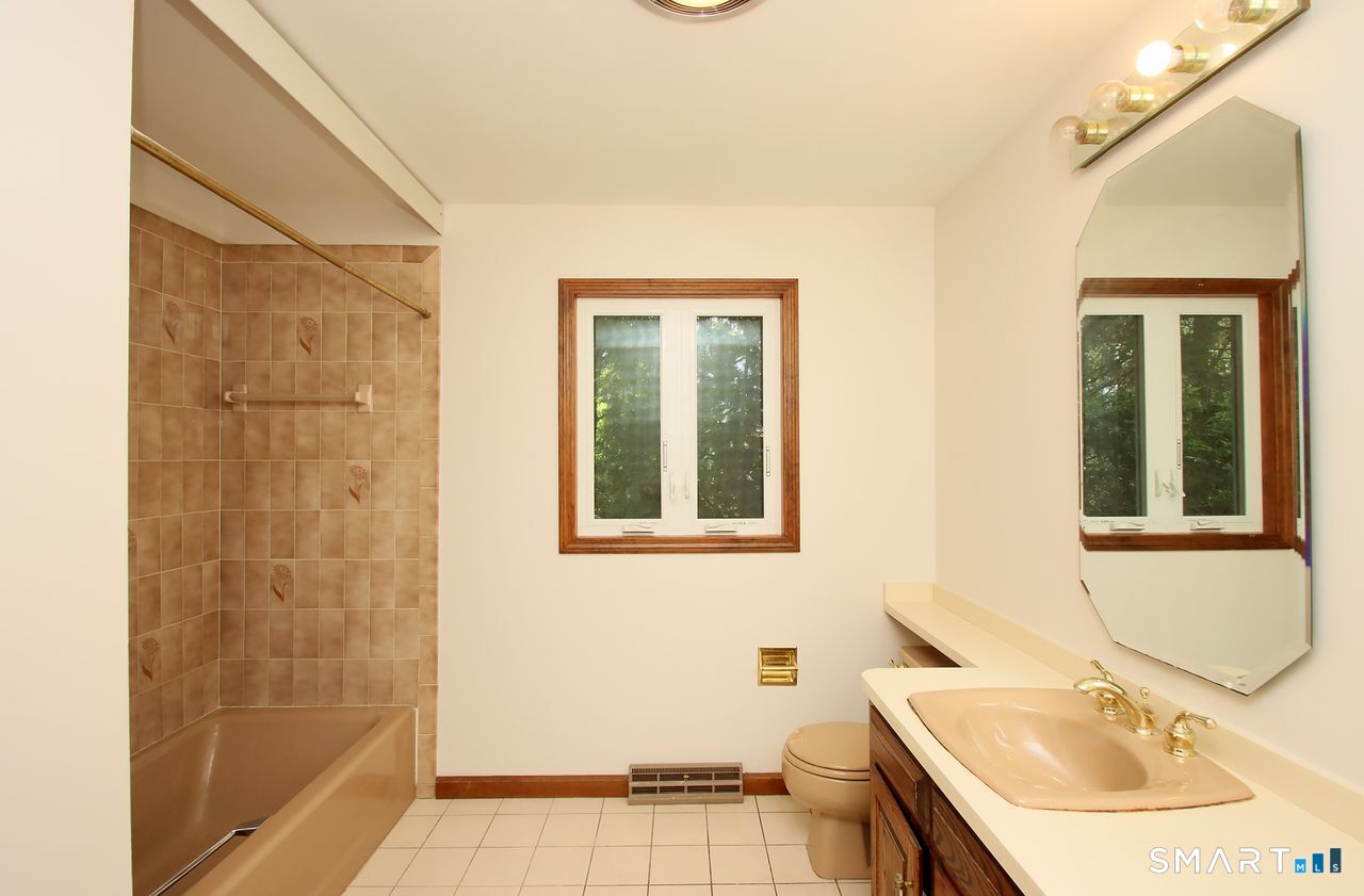 328 Saybrook Road photo 32