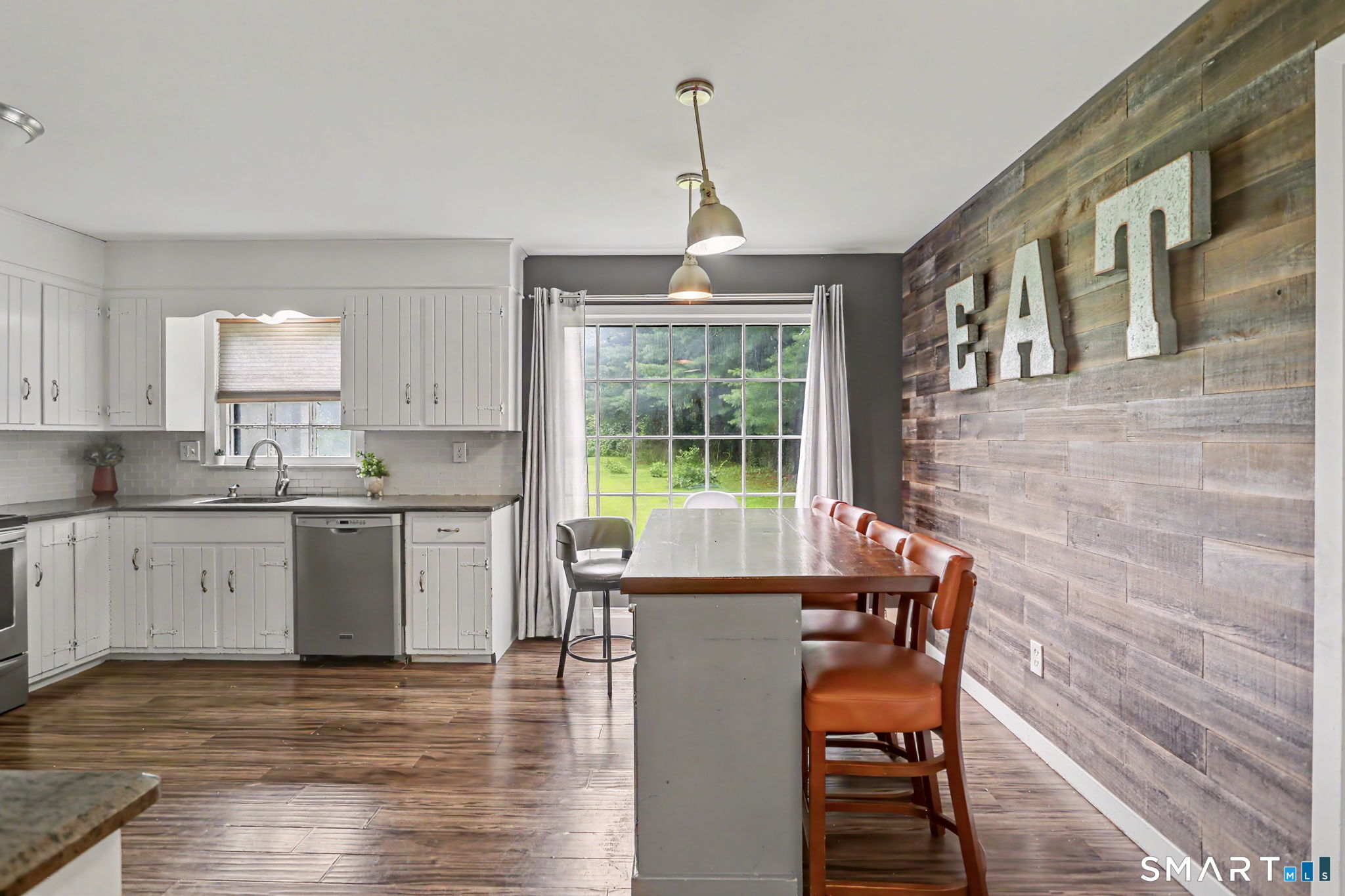 735 Daniels Farm Road photo 6
