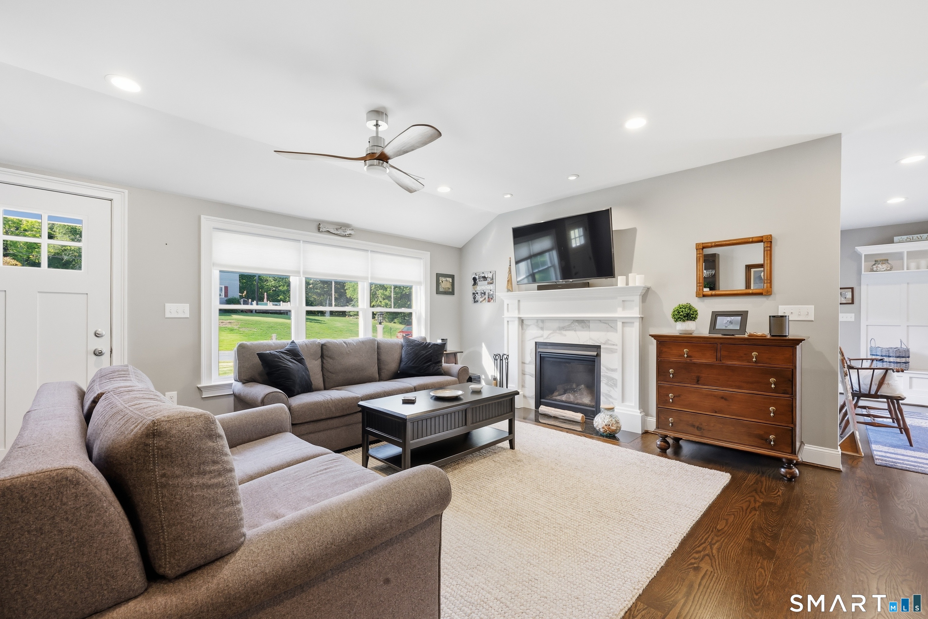 3rd image of 1 Fernwood Ln, Farmington, CT 06032 | MLS# 24192876