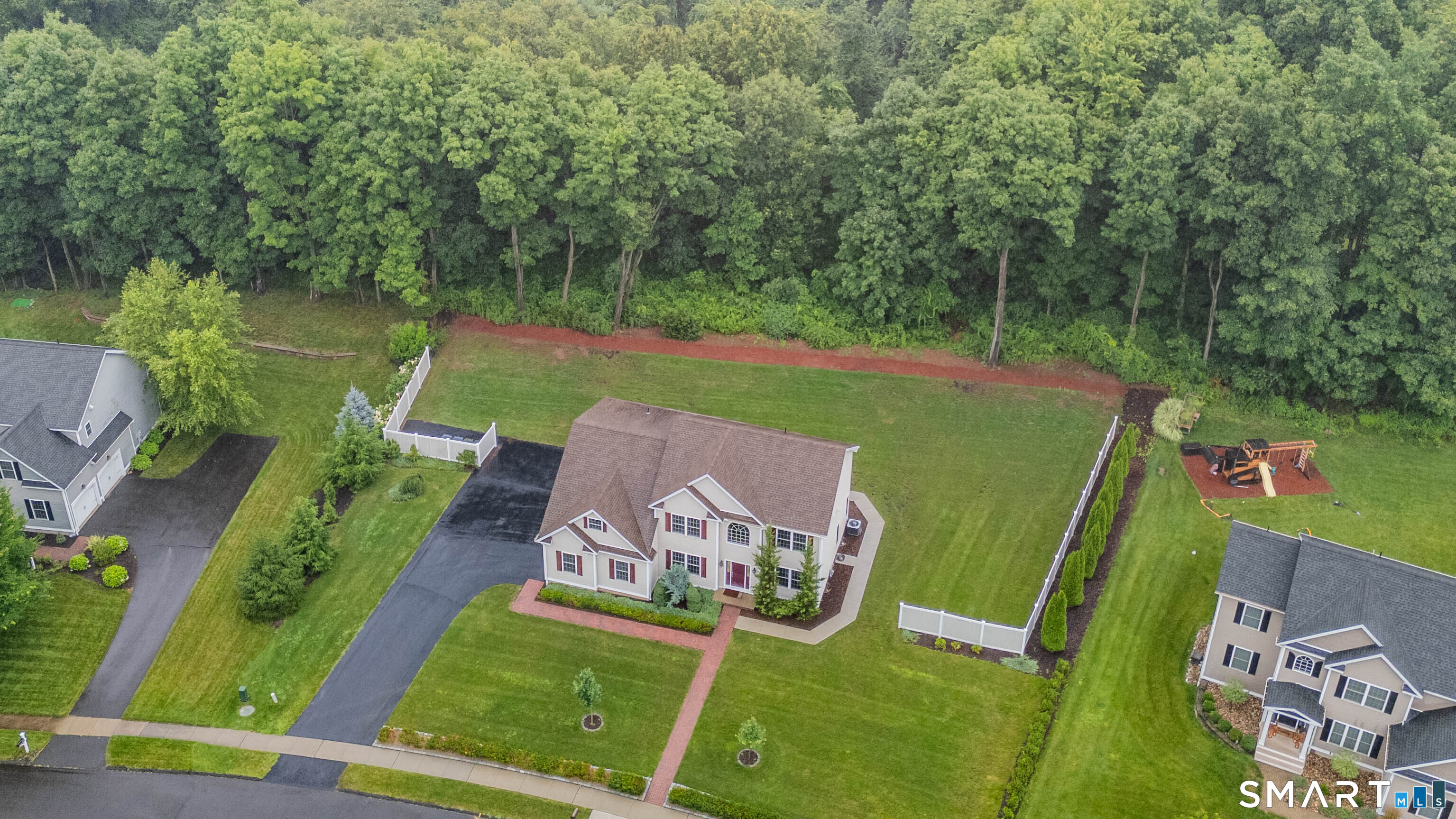 114 Steeplechase Drive photo 3