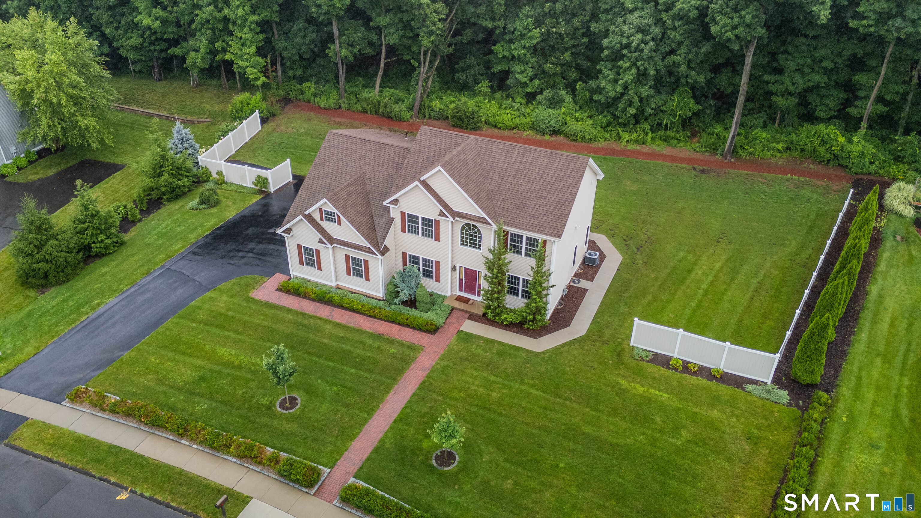 114 Steeplechase Drive photo 4