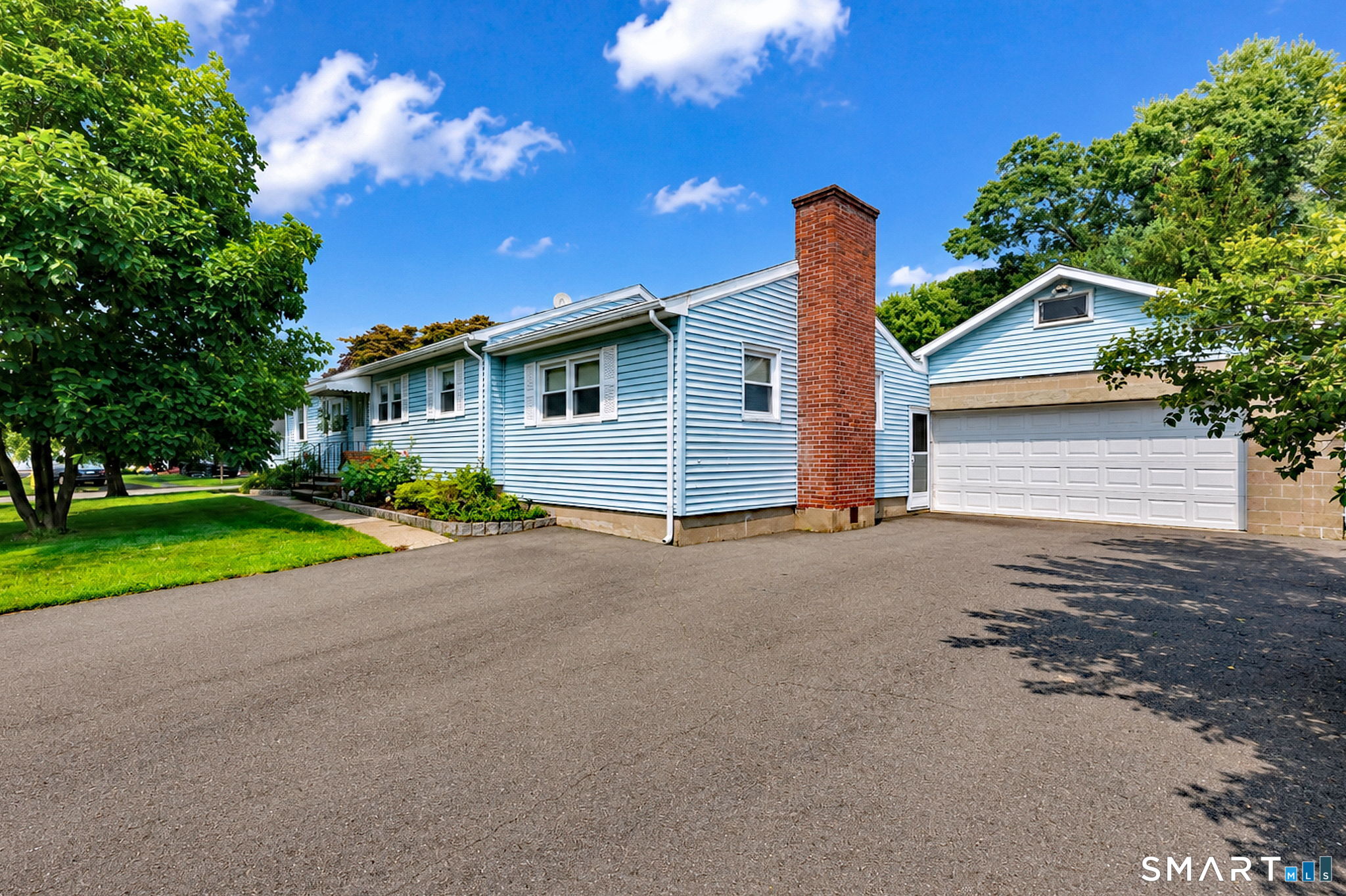 345 Coe Avenue photo 2