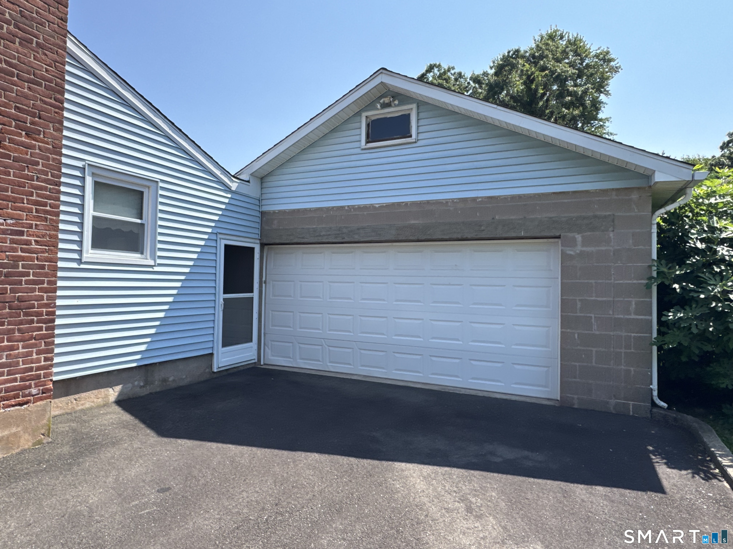 345 Coe Avenue photo 4