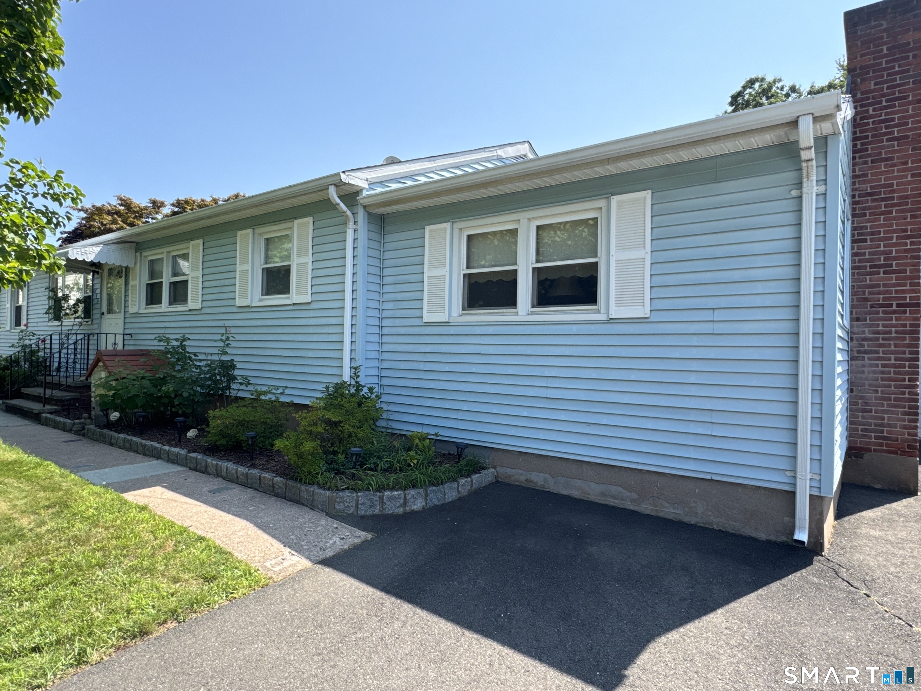 345 Coe Avenue photo 3