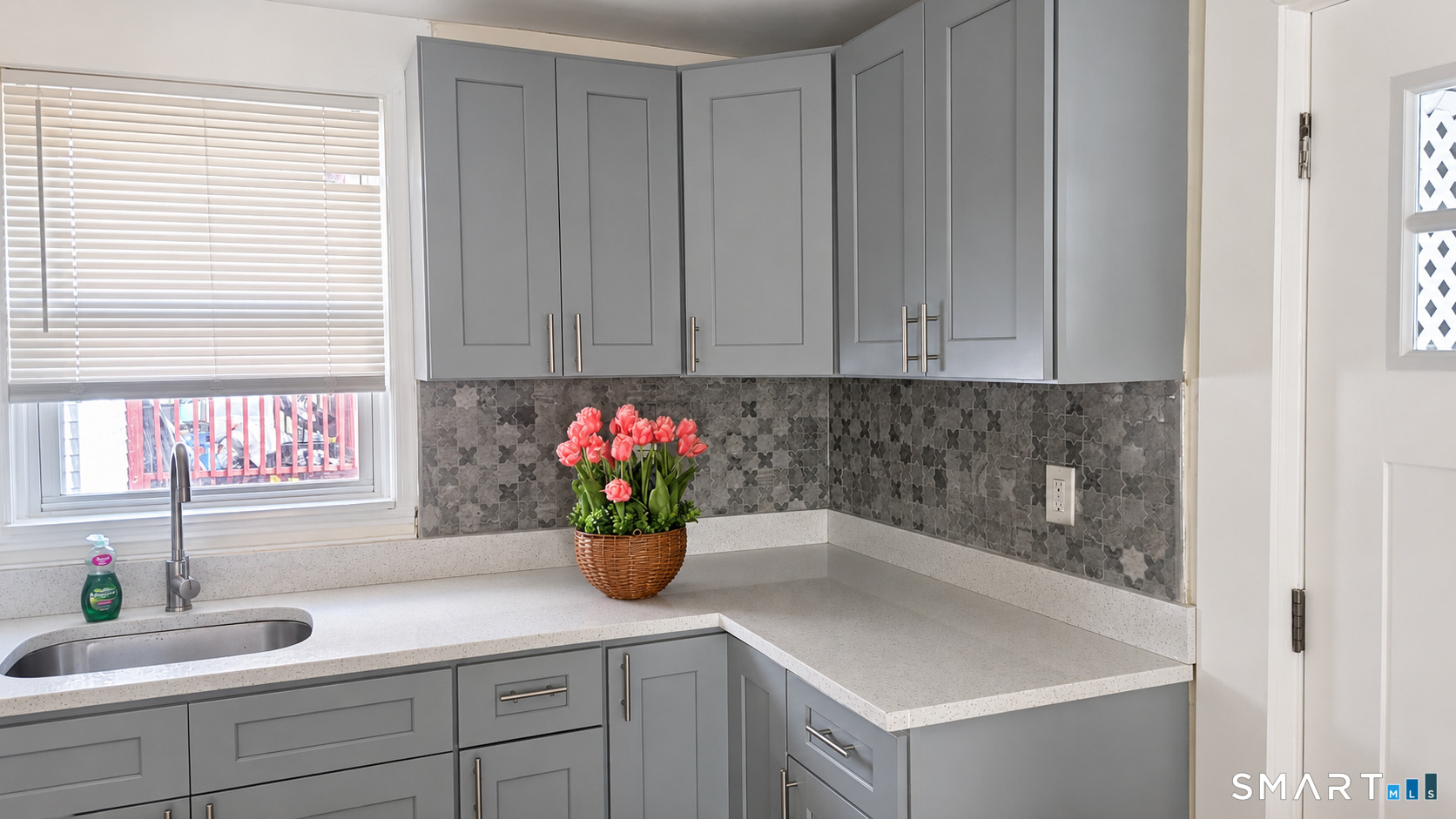 98 Wolcott Street photo 3