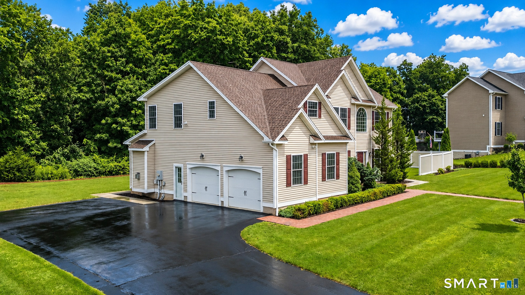 114 Steeplechase Drive photo 2