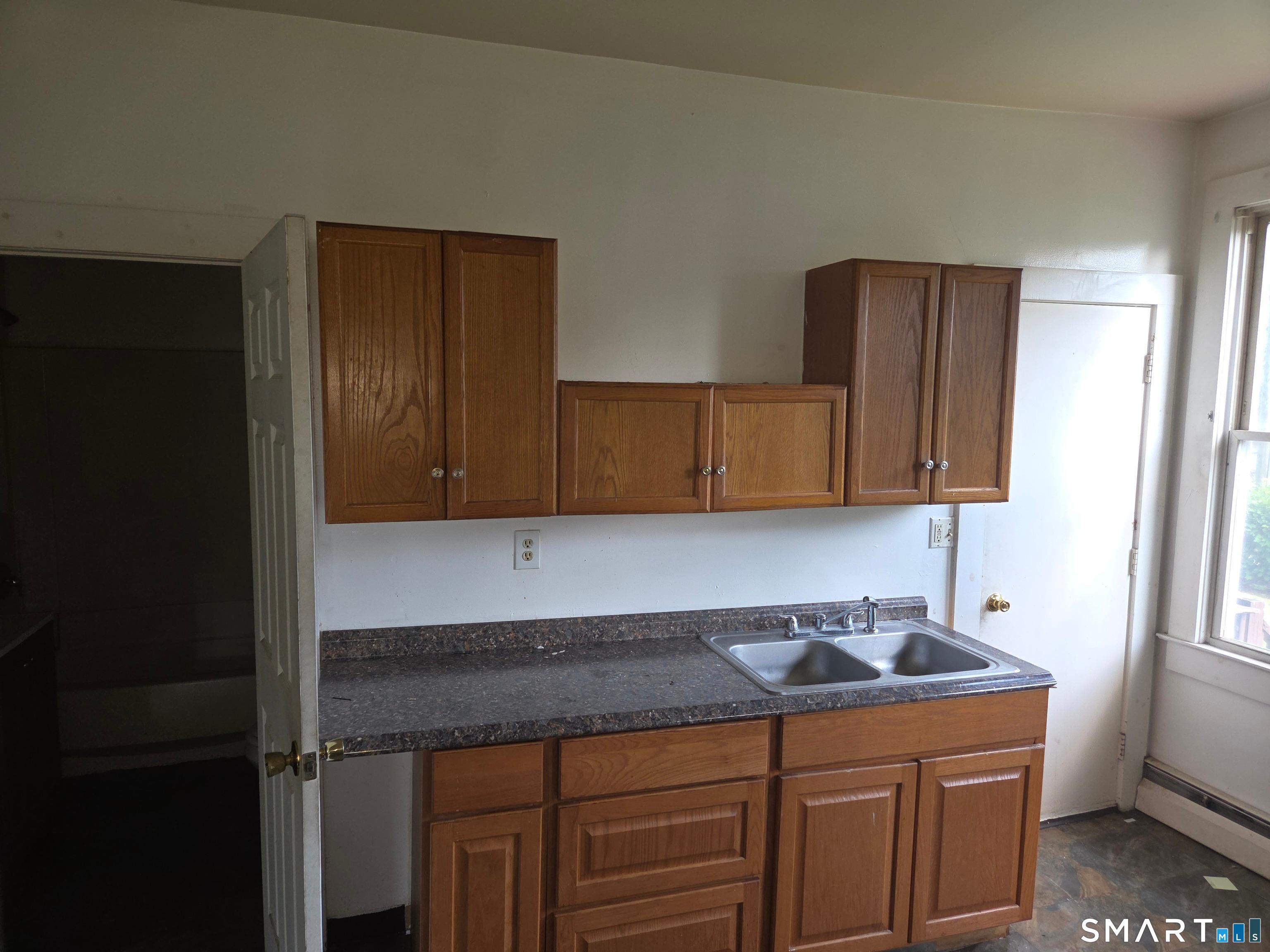 427 Center Street photo 11