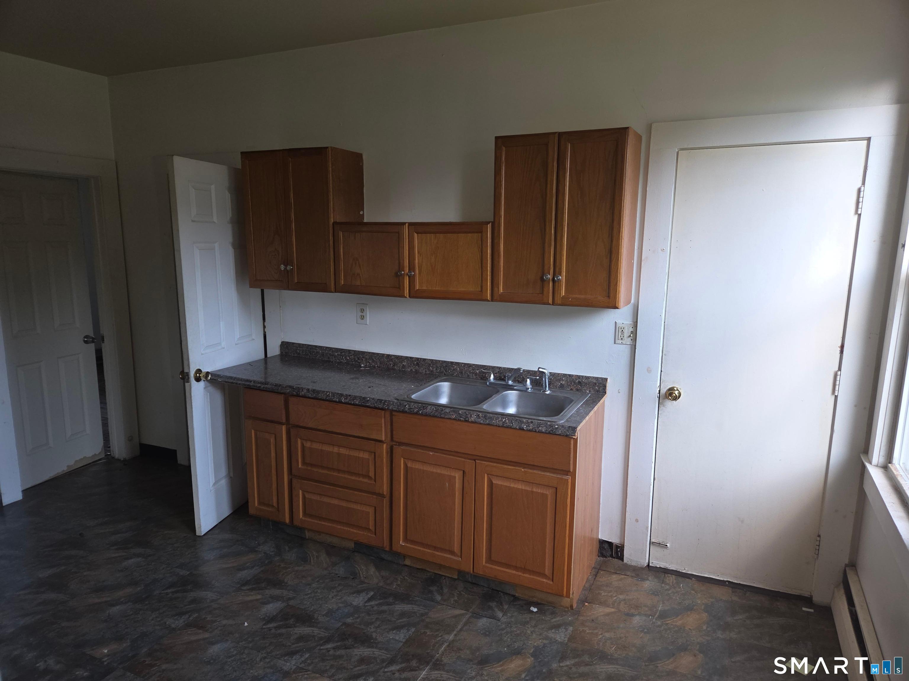 427 Center Street photo 16