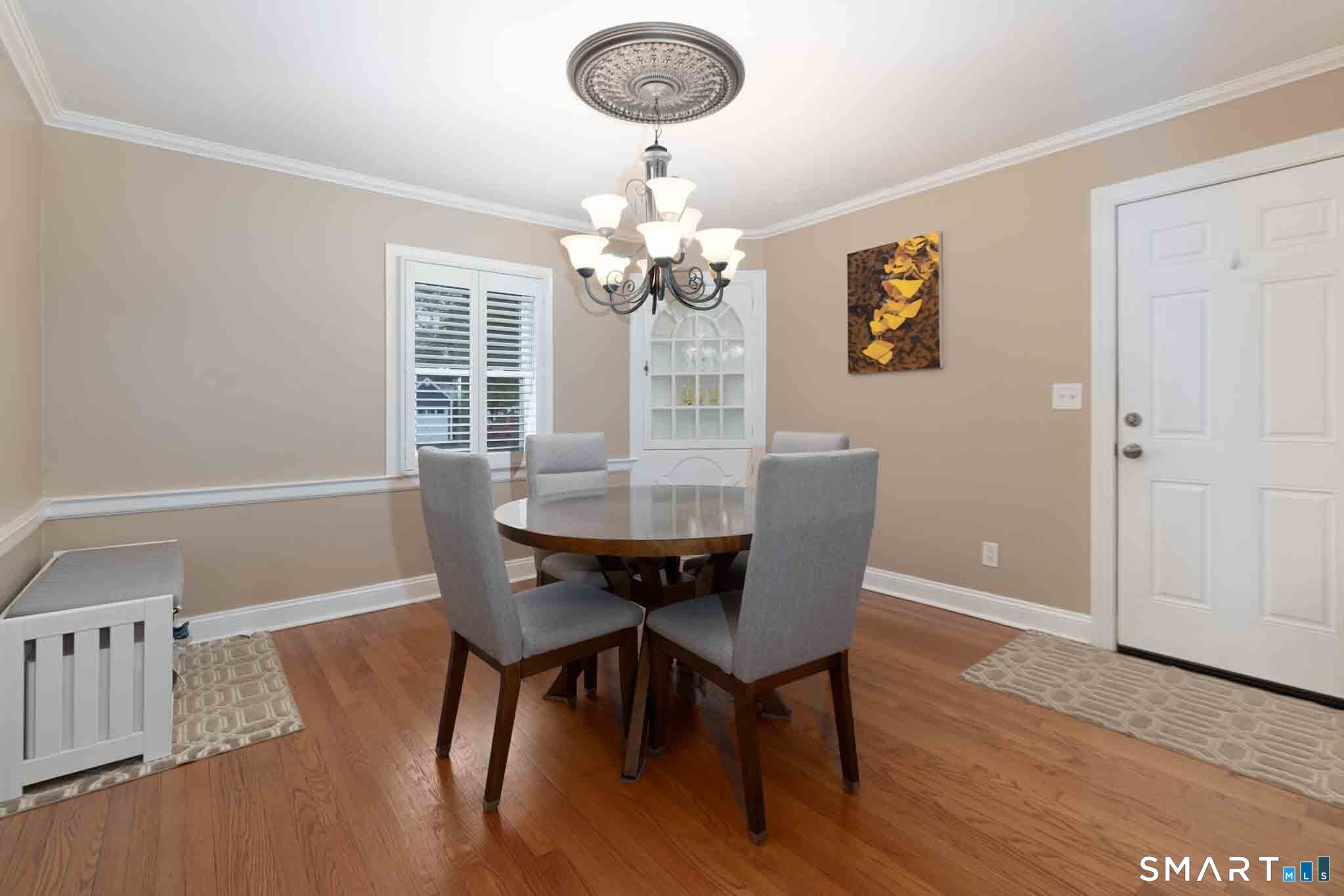 140 Round Hill Road photo 2