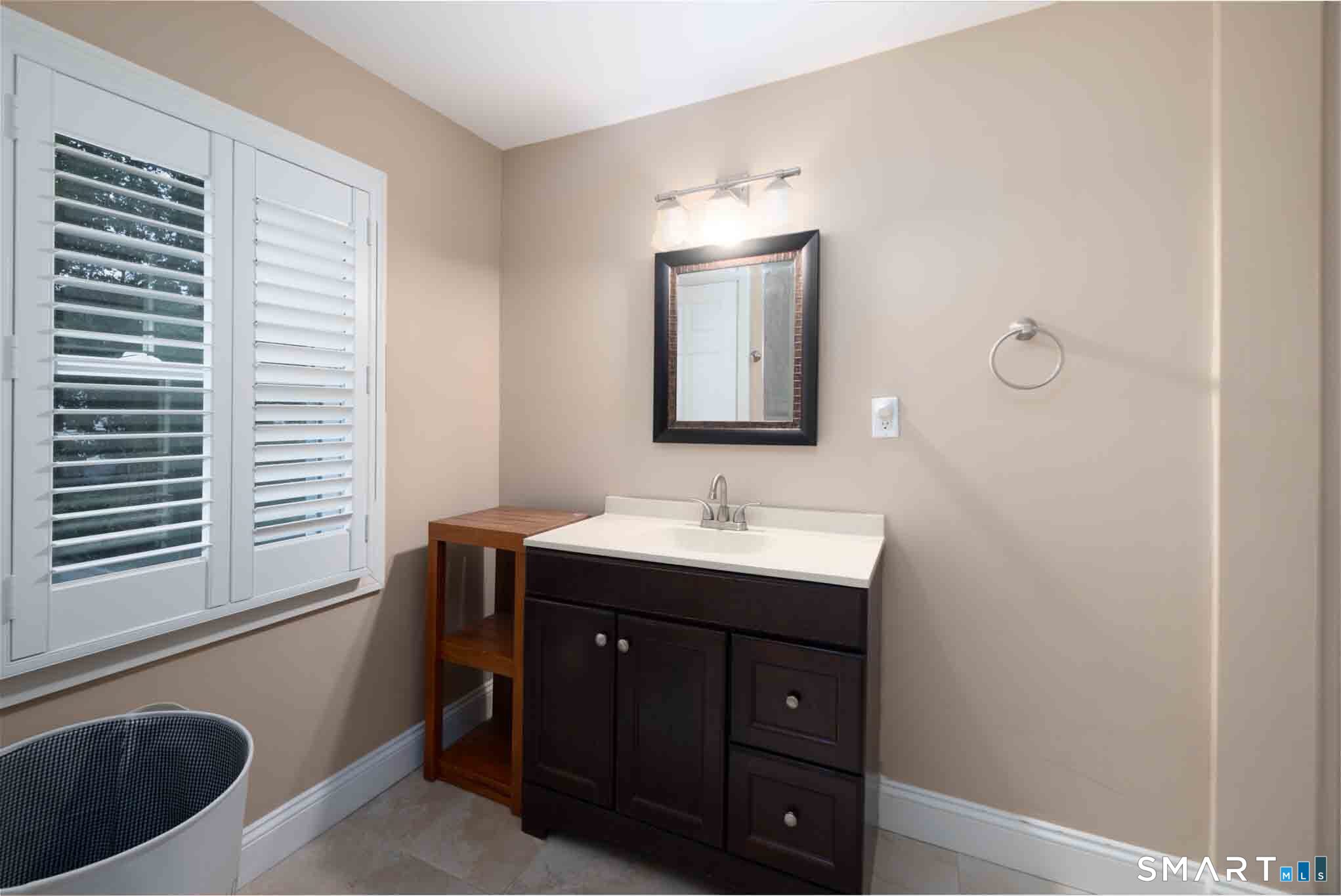 140 Round Hill Road photo 21