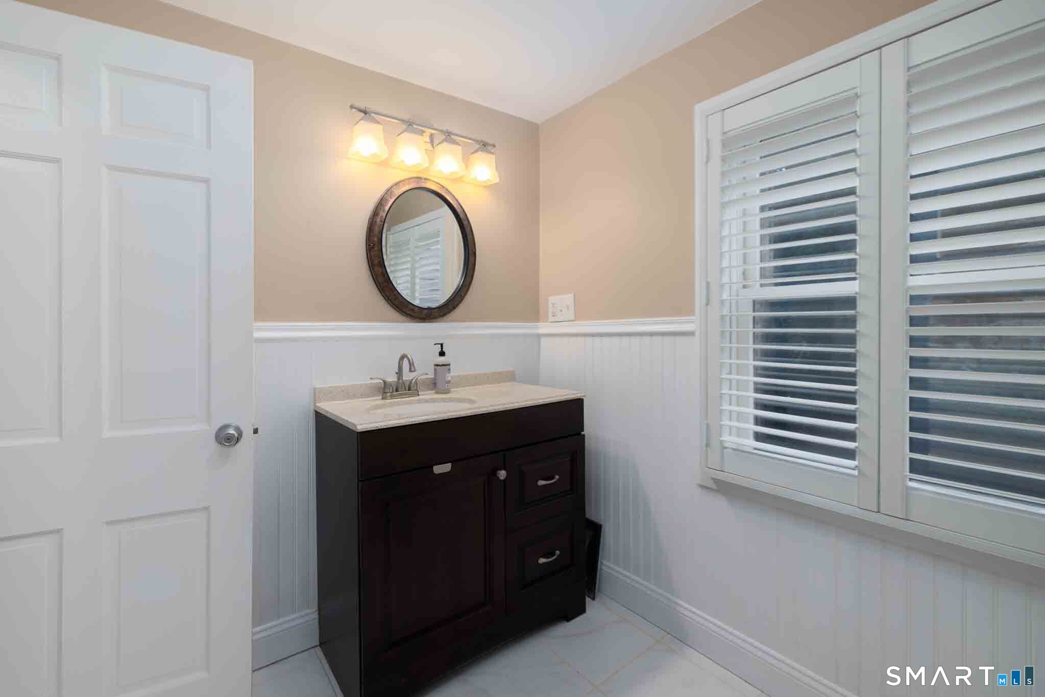 140 Round Hill Road photo 22