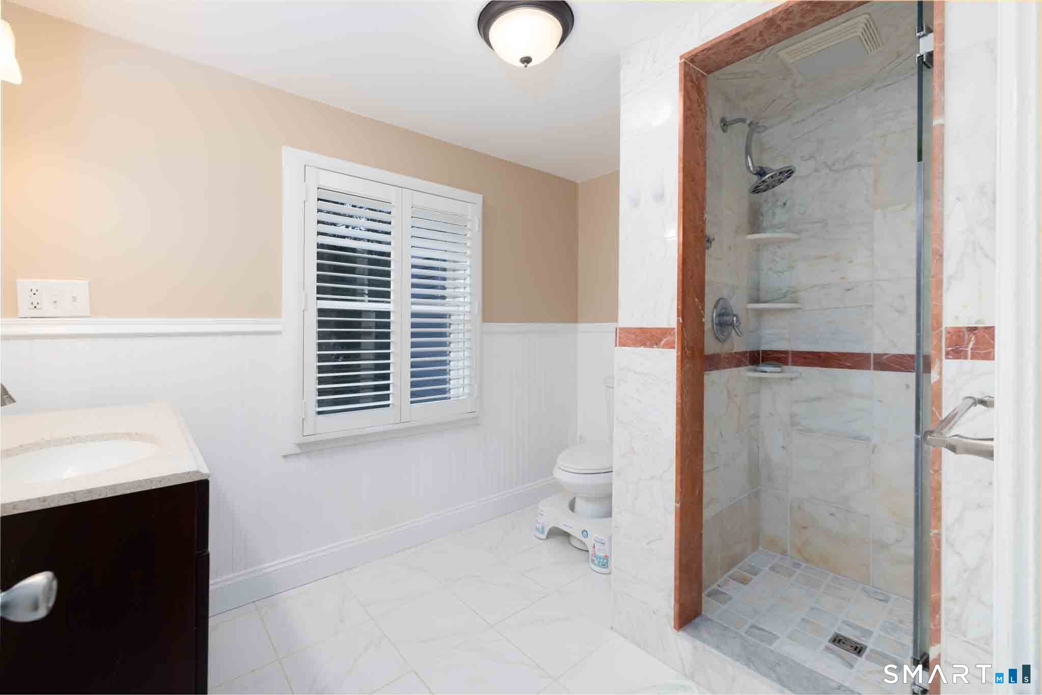 140 Round Hill Road photo 23