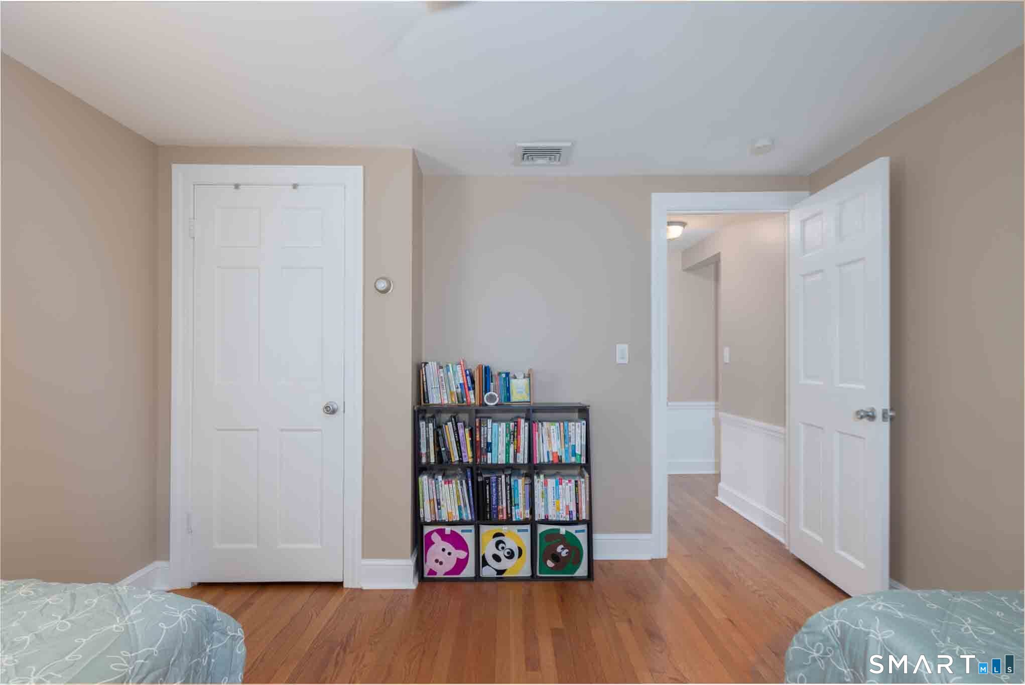 140 Round Hill Road photo 27