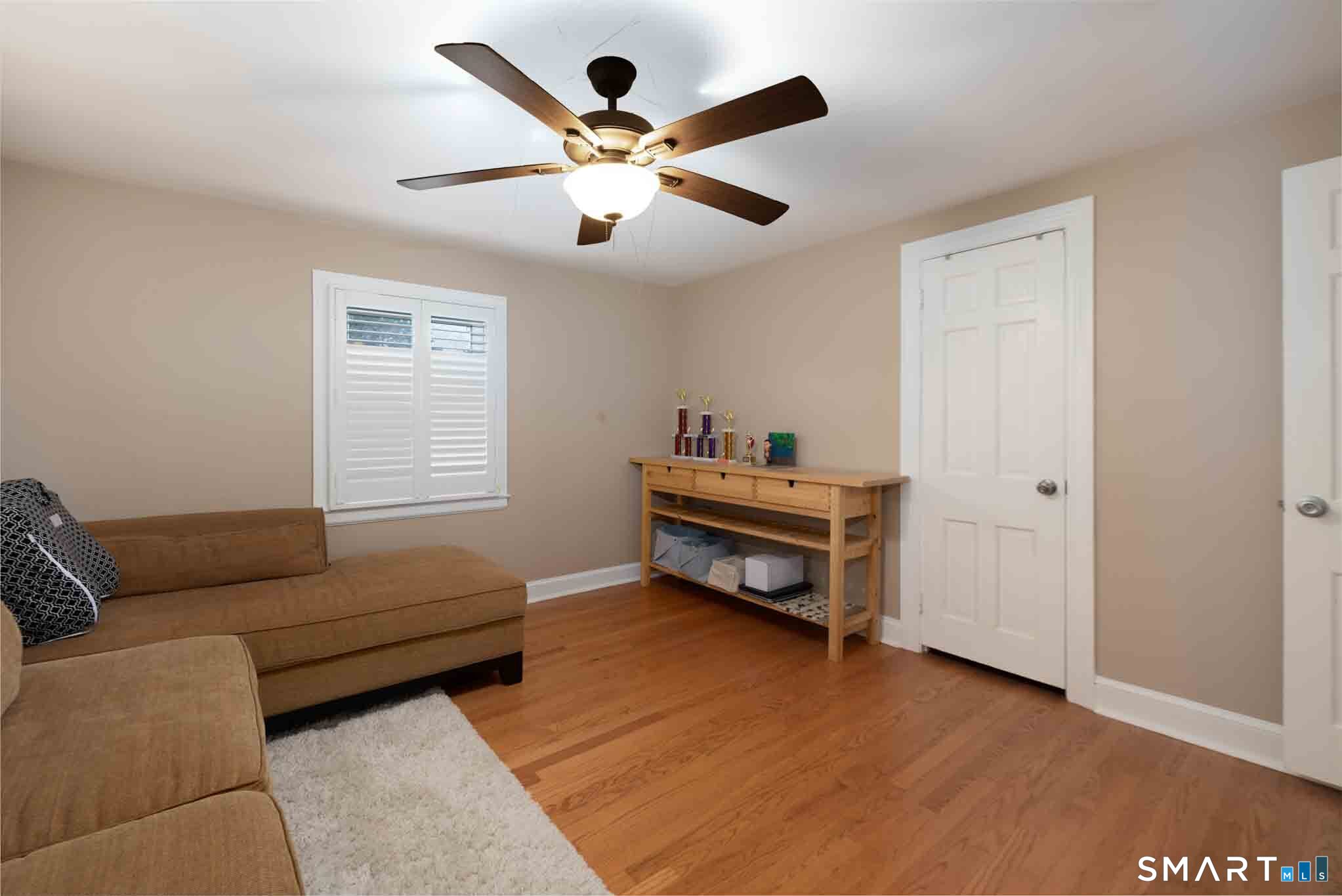 140 Round Hill Road photo 31