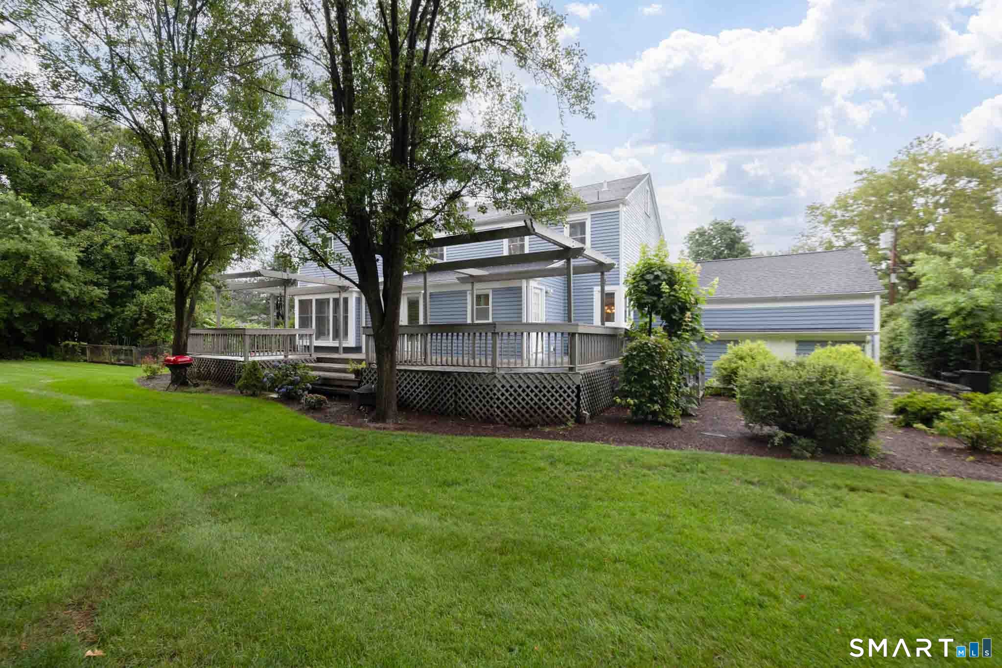 140 Round Hill Road photo 36