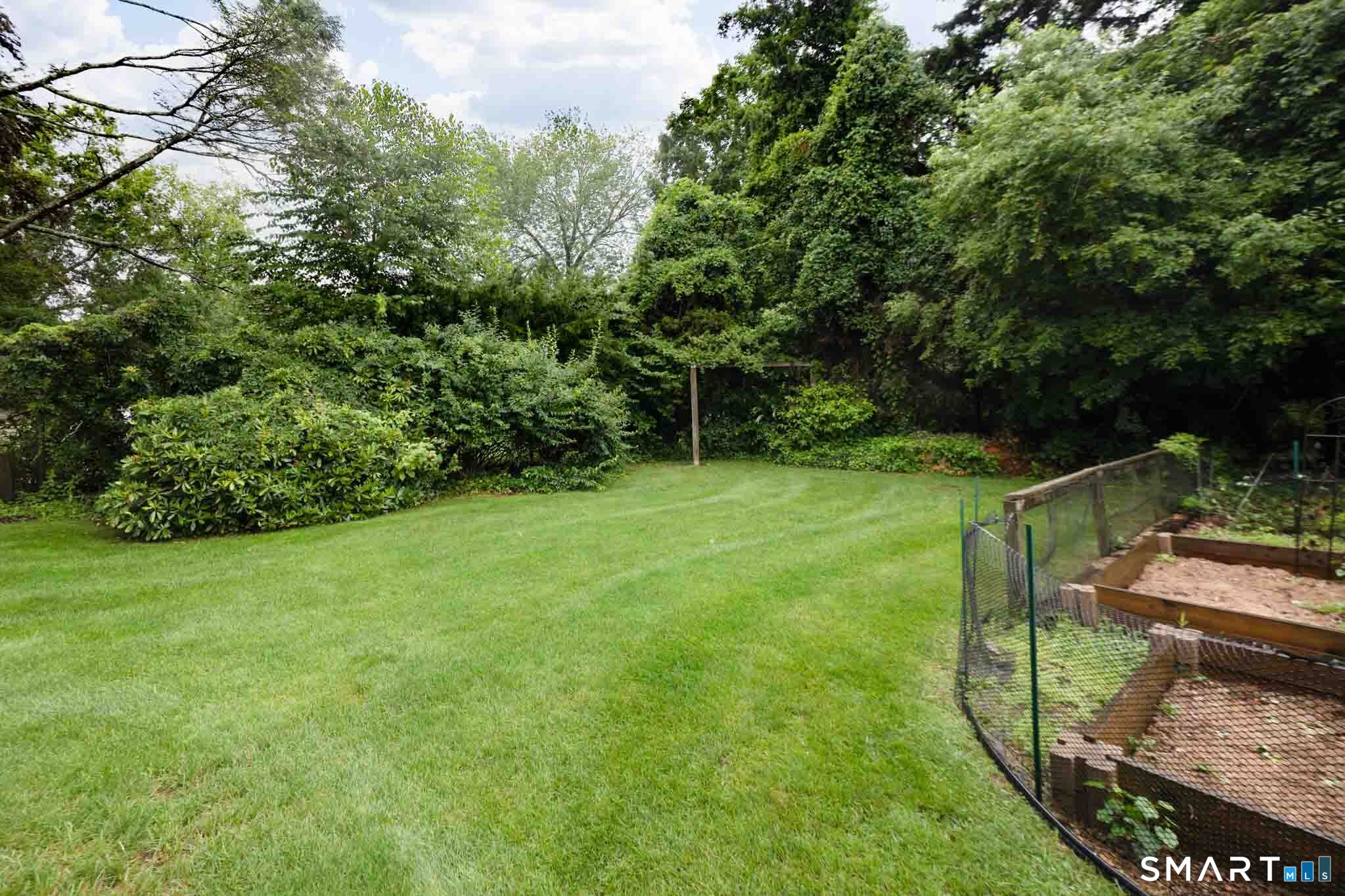 140 Round Hill Road photo 40