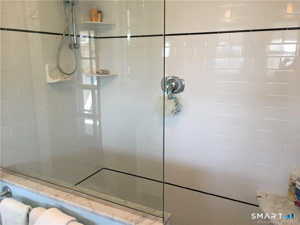 33 Ridgewood Avenue photo 25