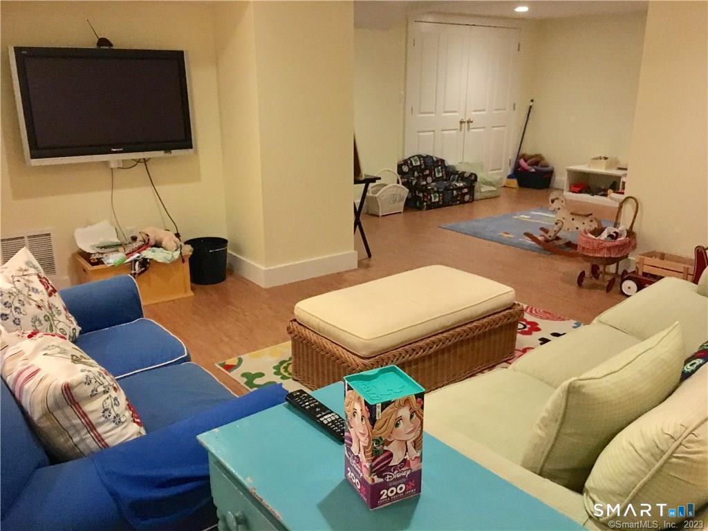 33 Ridgewood Avenue photo 35