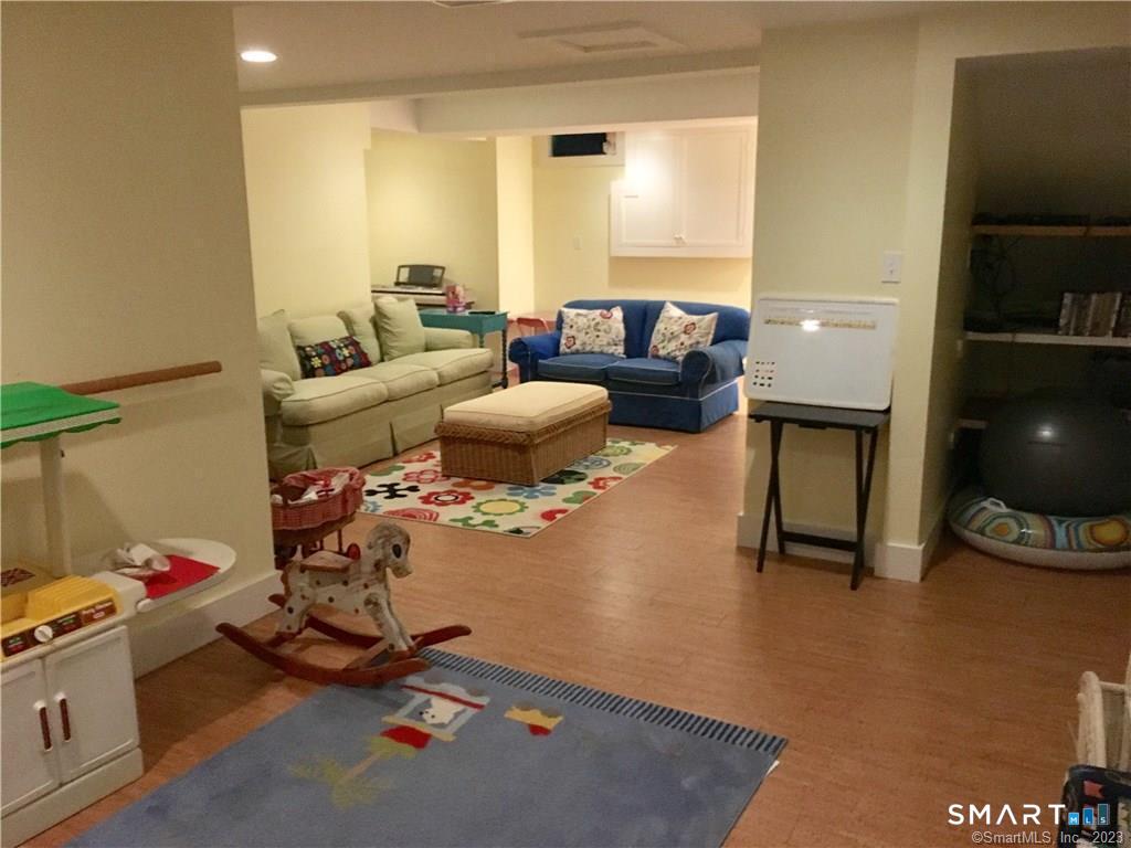 33 Ridgewood Avenue photo 36