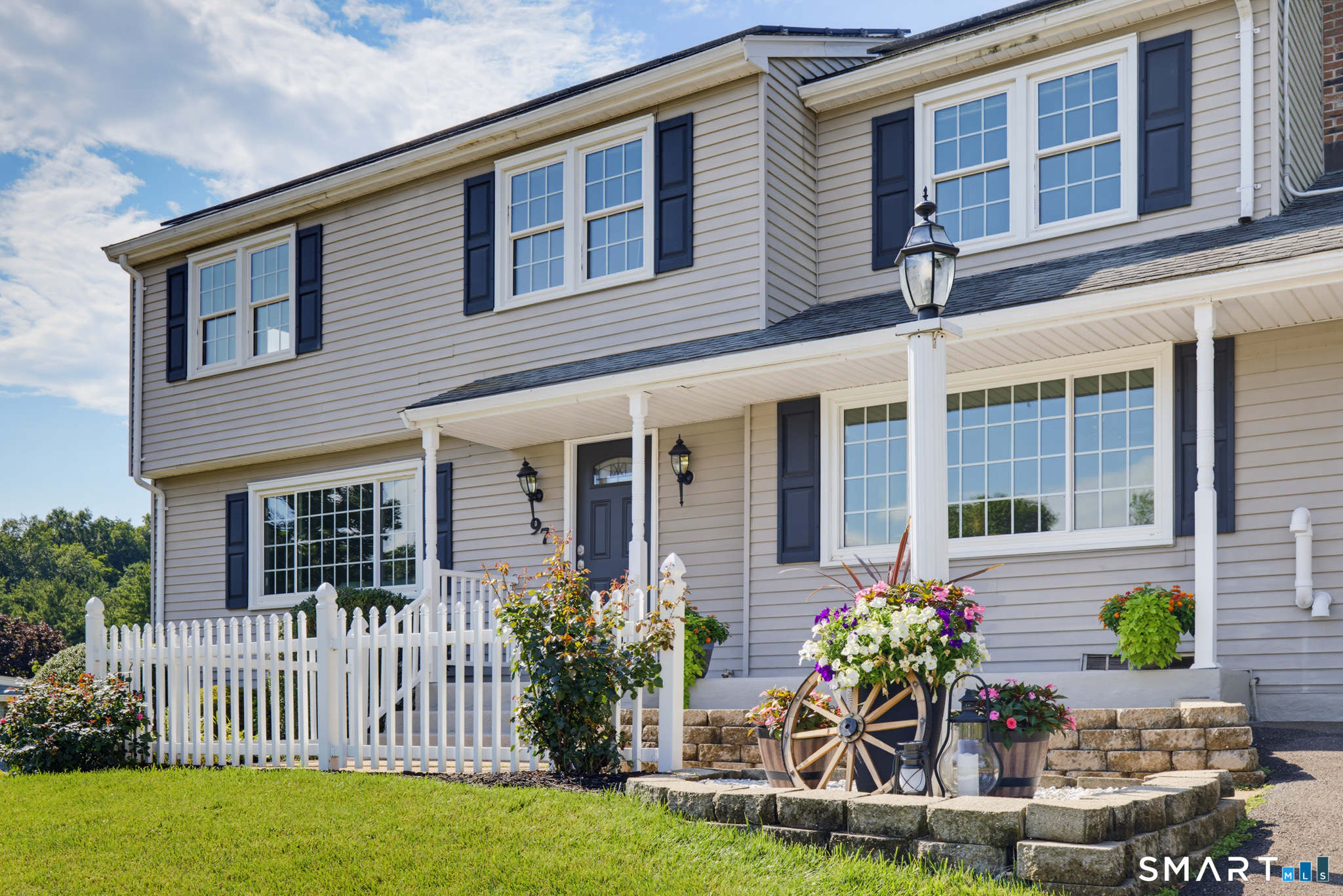 97 Nutmeg Drive photo 2