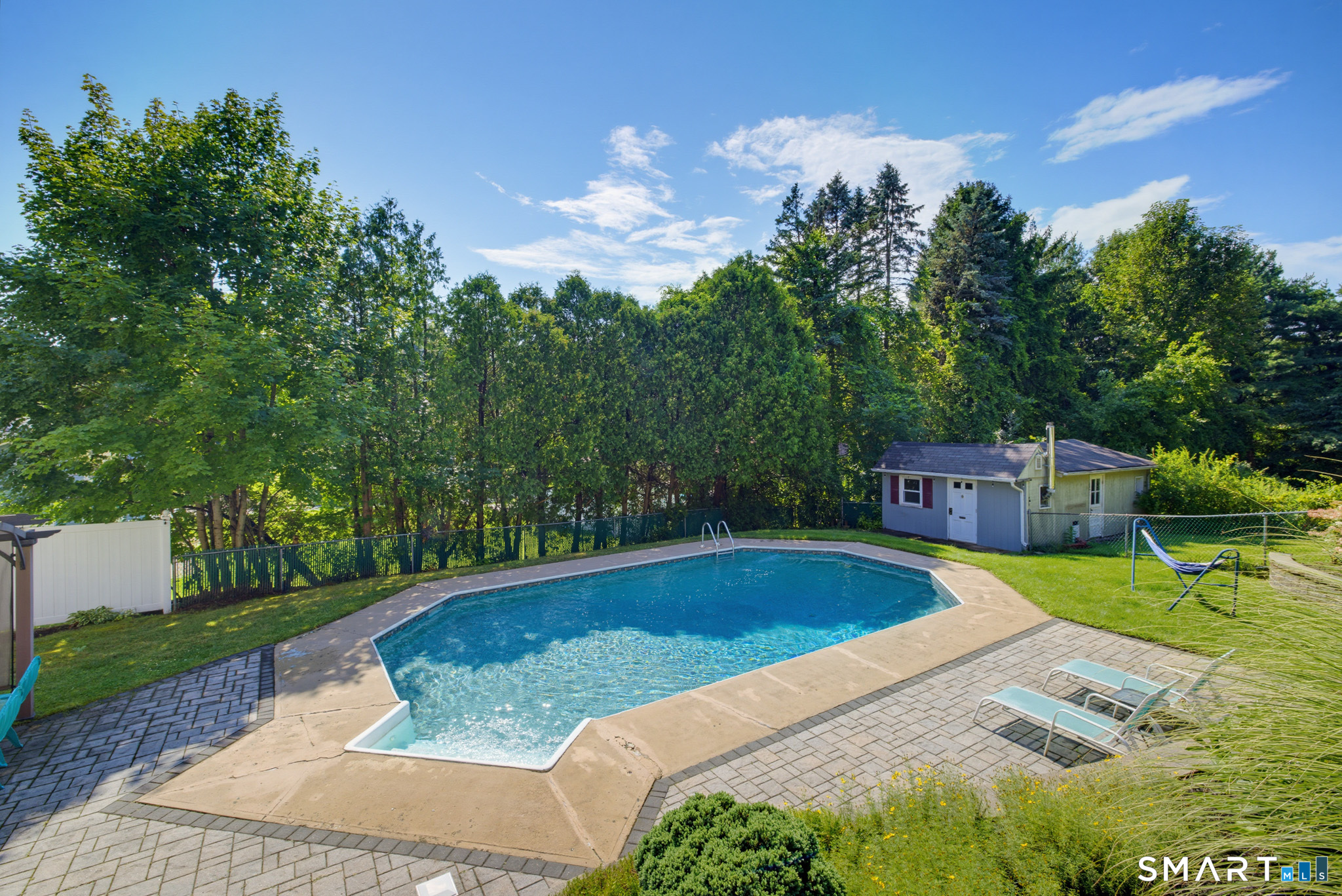97 Nutmeg Drive photo 36
